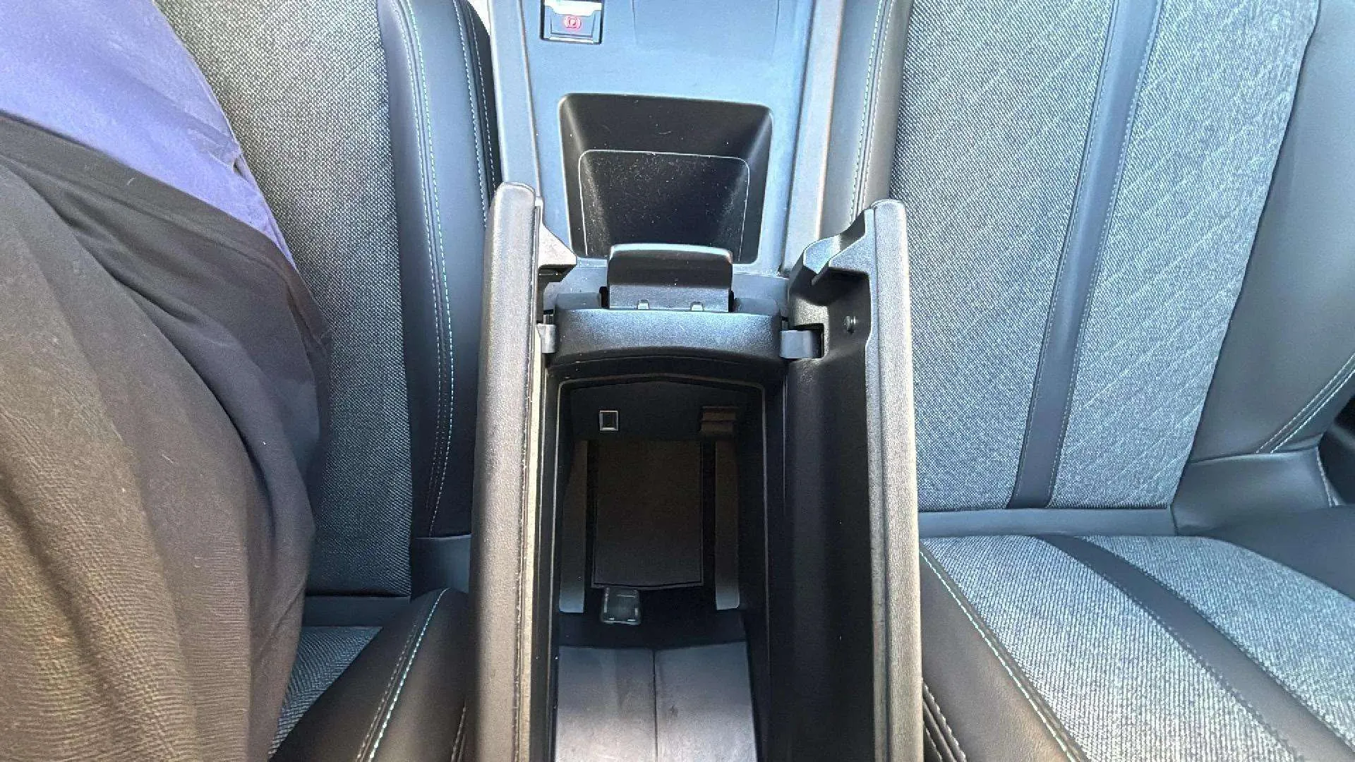 Peugeot 408 Allure PureTech 130 EAT8 - foto 13
