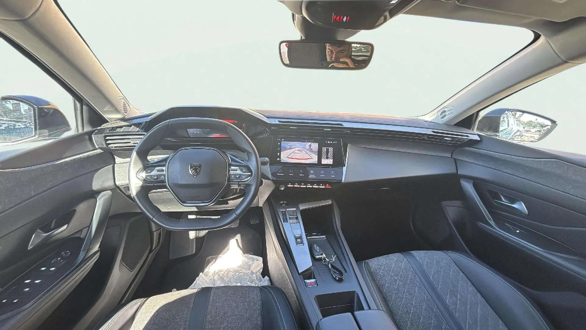 Peugeot 408 Allure PureTech 130 EAT8 - foto 18