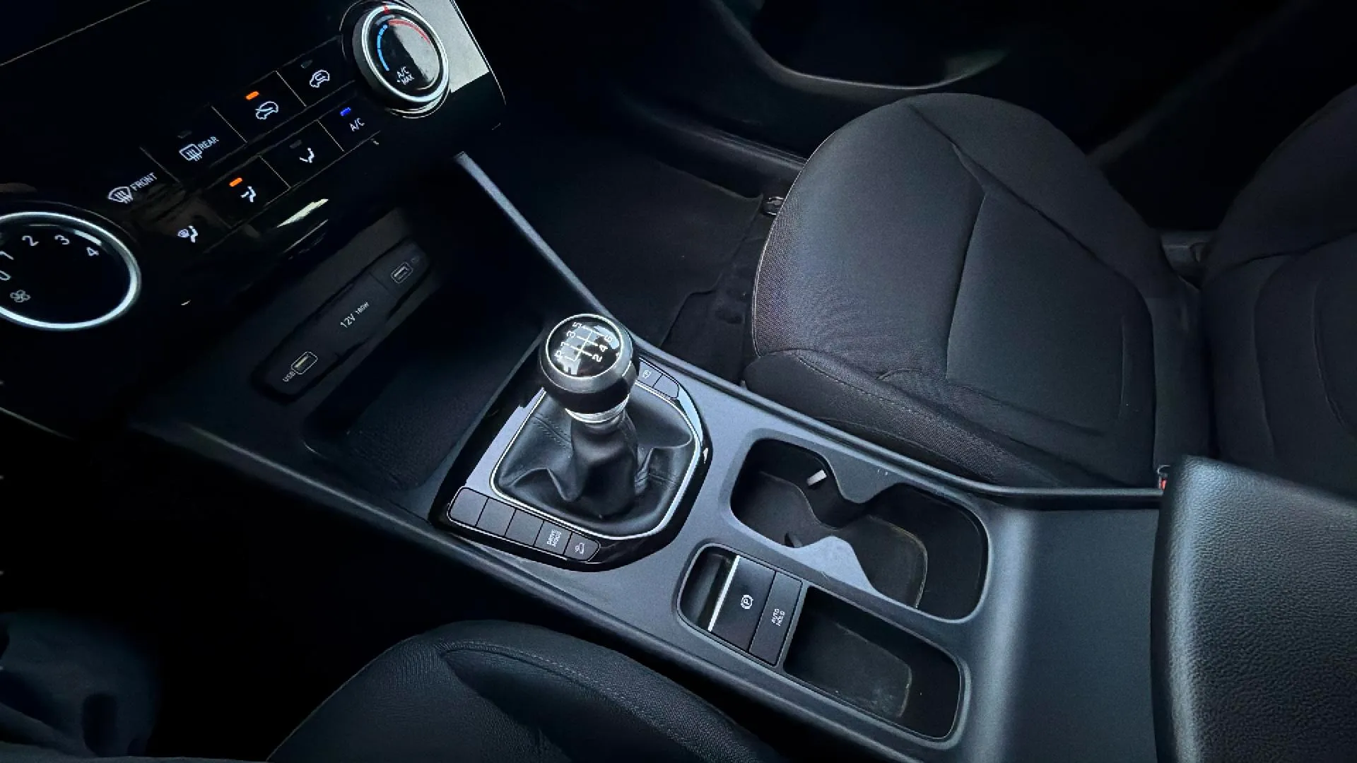 Hyundai Tucson 1.6 CRDi Maxx - foto 19