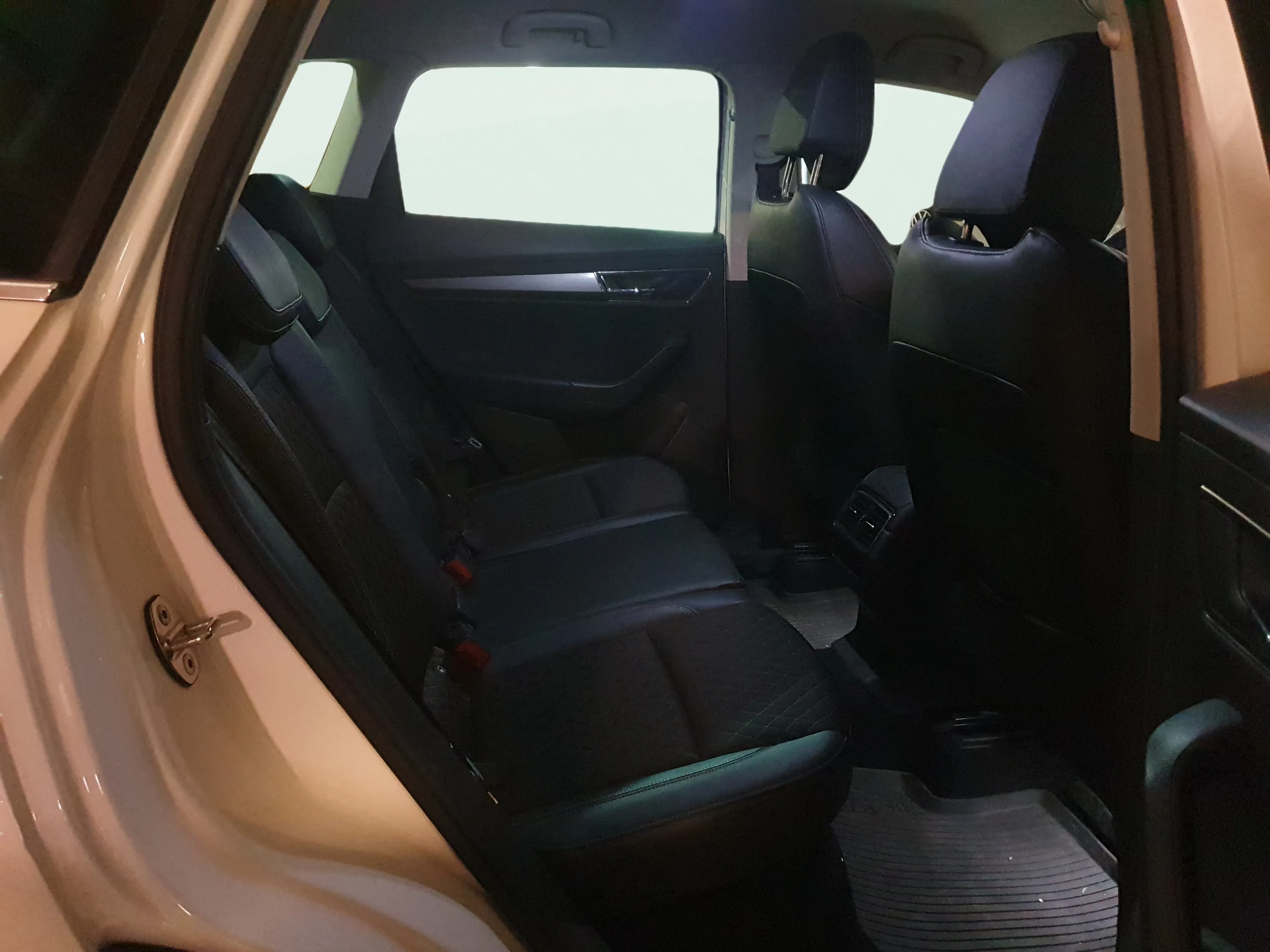 Škoda Karoq 1.0 TSI Ambition - foto 12