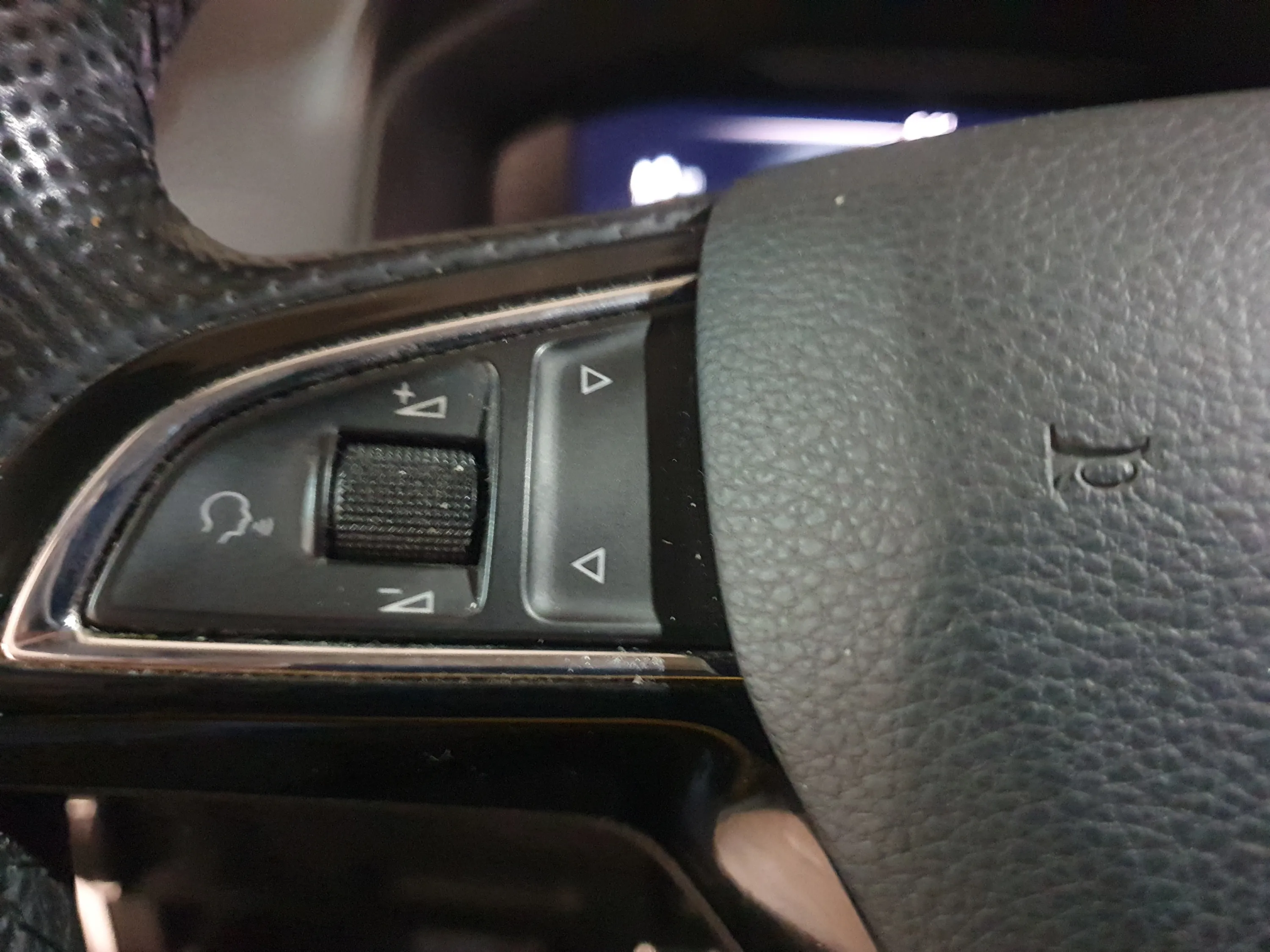 Škoda Karoq 1.0 TSI Ambition - foto 15
