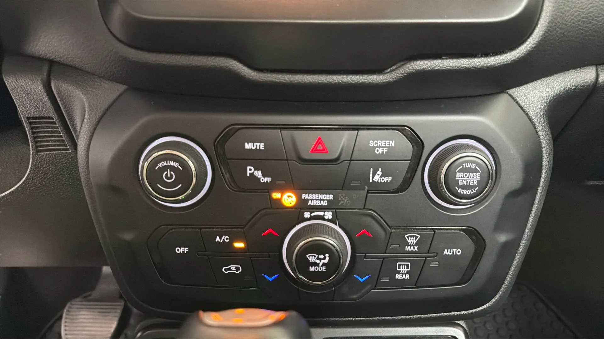 Jeep Renegade Limited eHybrid 1.5 ATX - foto 16