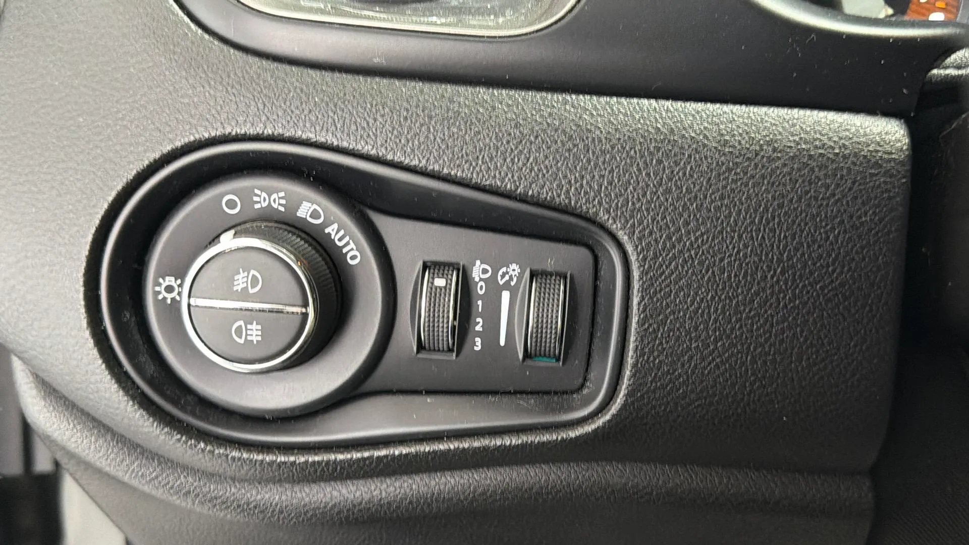 Jeep Renegade Limited eHybrid 1.5 ATX - foto 17