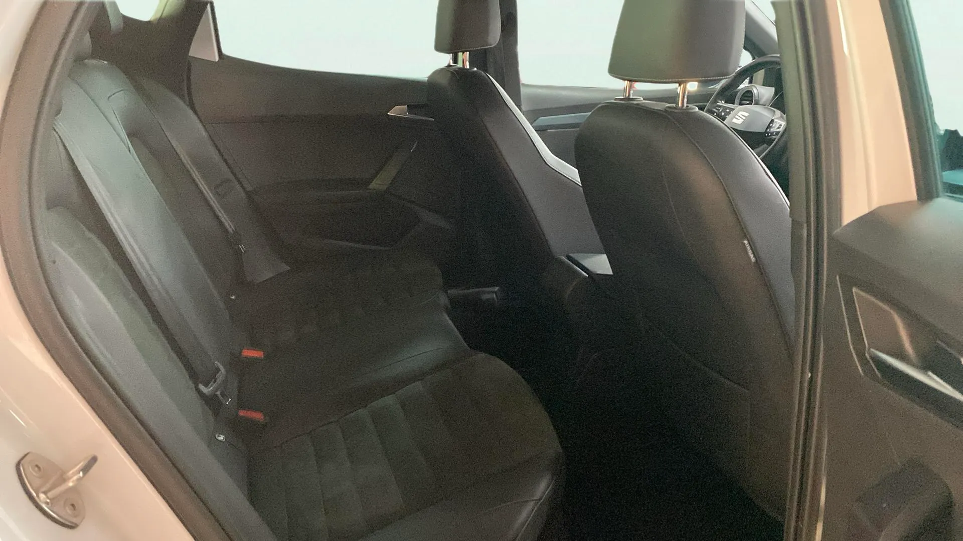 SEAT Arona 1.5 TSI DSG Special Edition - foto 25