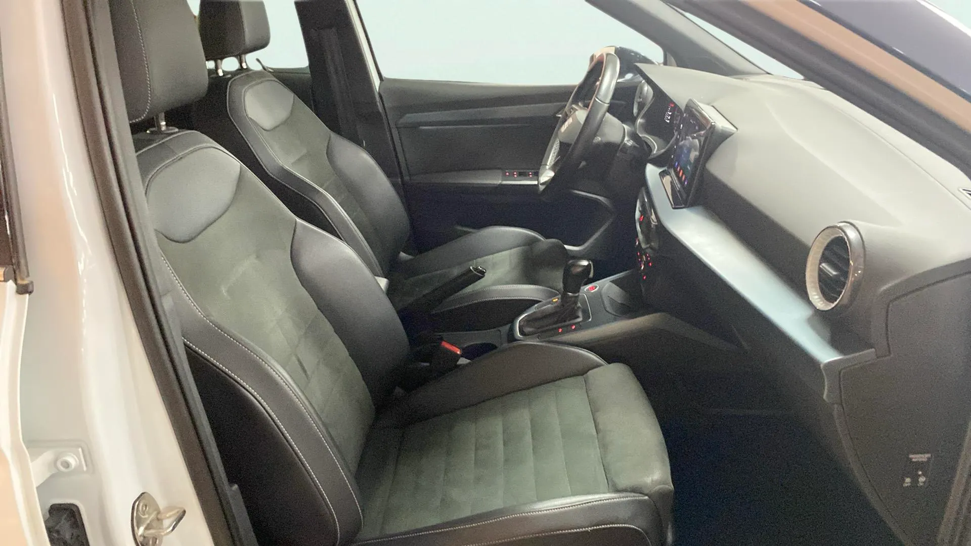 SEAT Arona 1.5 TSI DSG Special Edition - foto 24