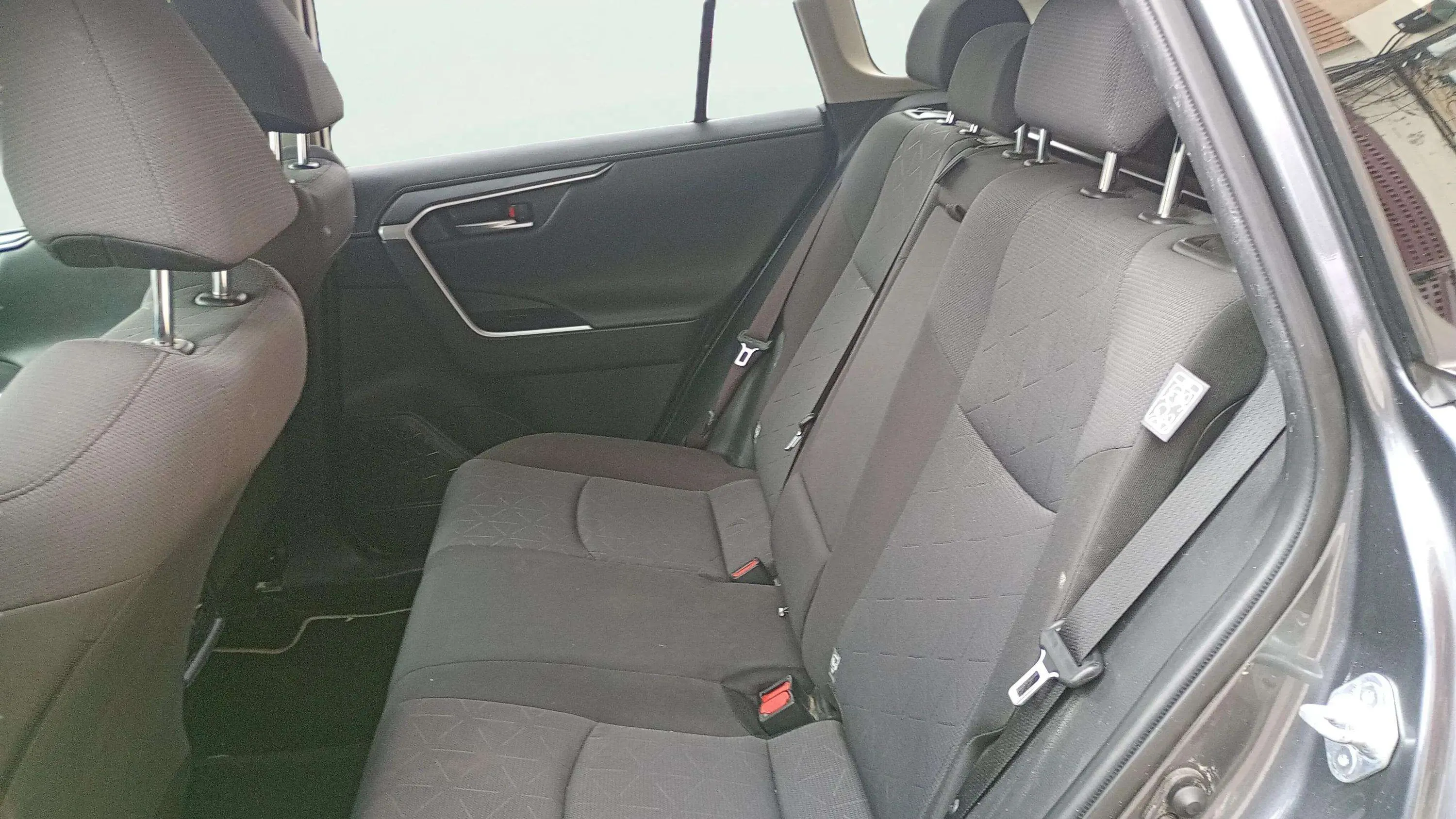 Toyota RAV4 2.5l 220H Advance - foto 12
