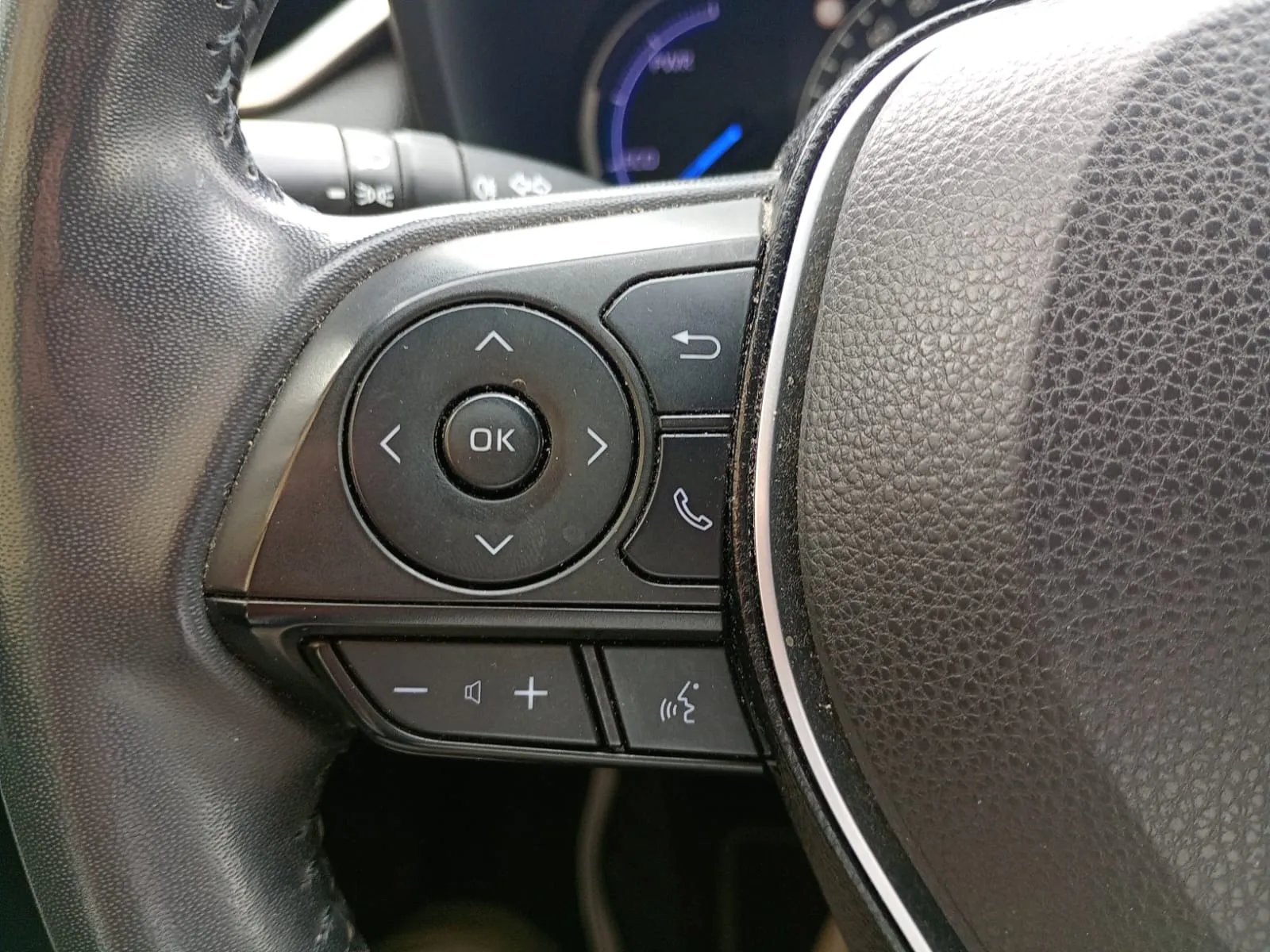 Toyota RAV4 2.5l 220H Advance - foto 13
