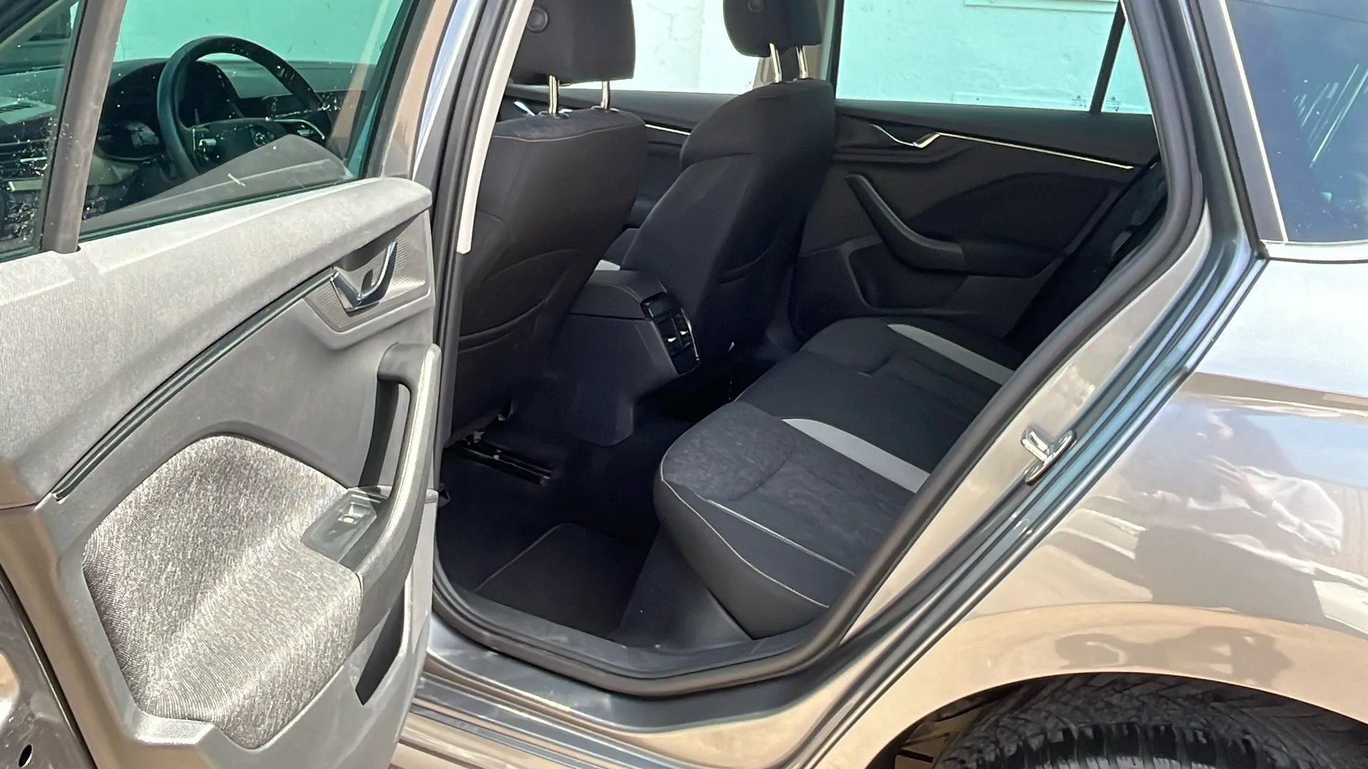 Škoda Kamiq 1.0 TSI DSG Sport - foto 19
