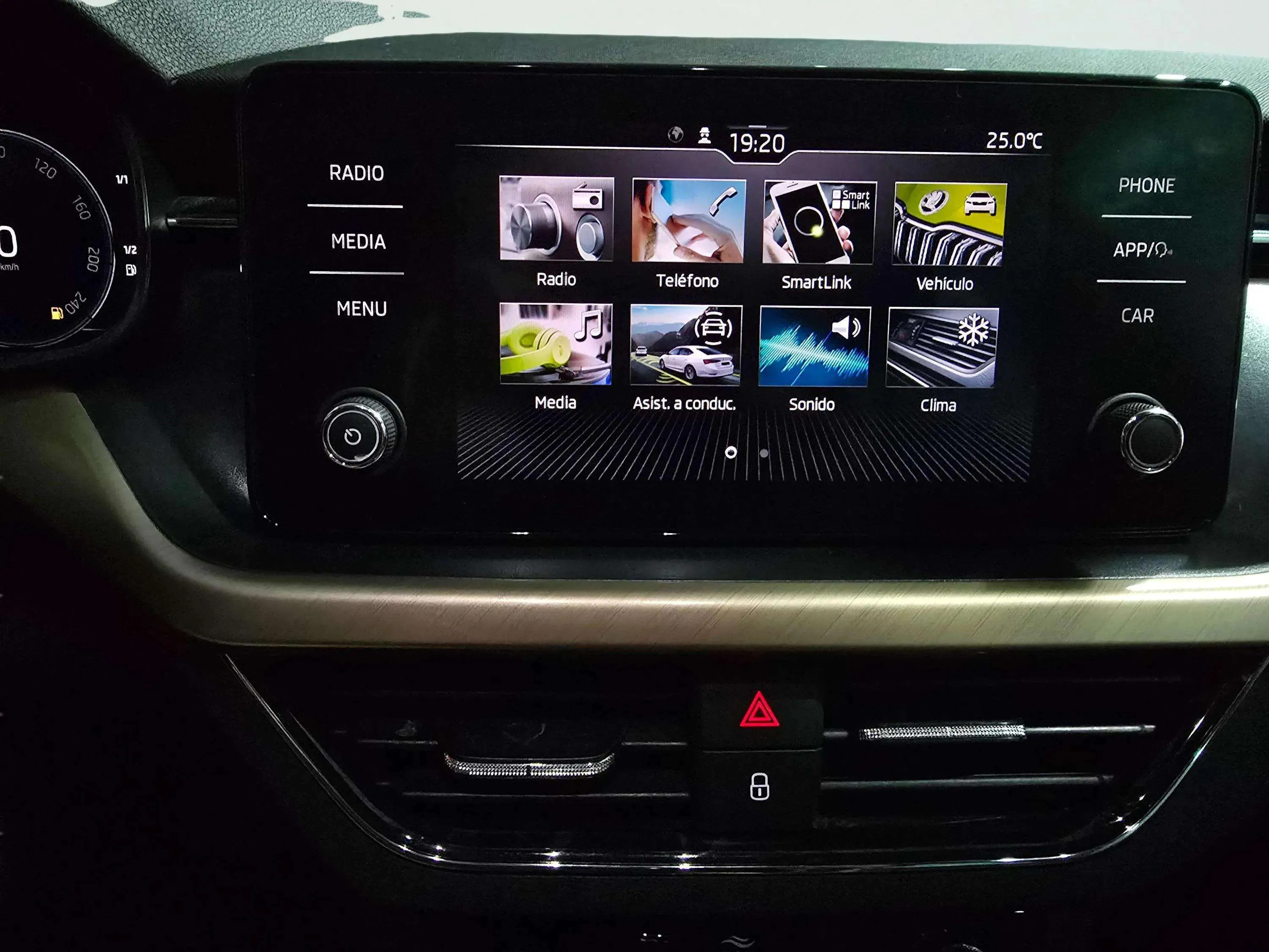 Škoda Kamiq 1.0 TSI DSG Sport - foto 10
