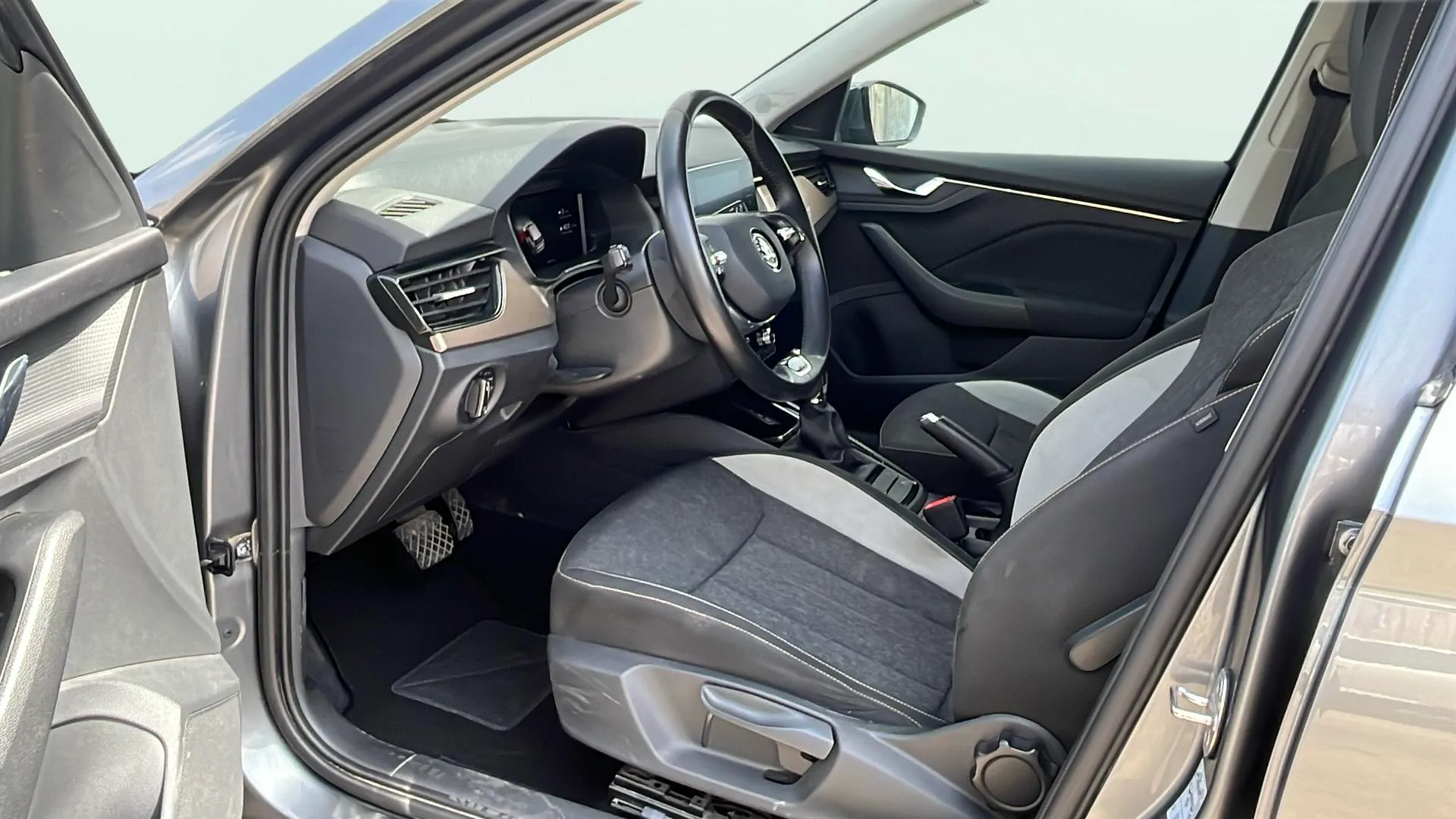 Škoda Kamiq 1.0 TSI DSG Sport - foto 18
