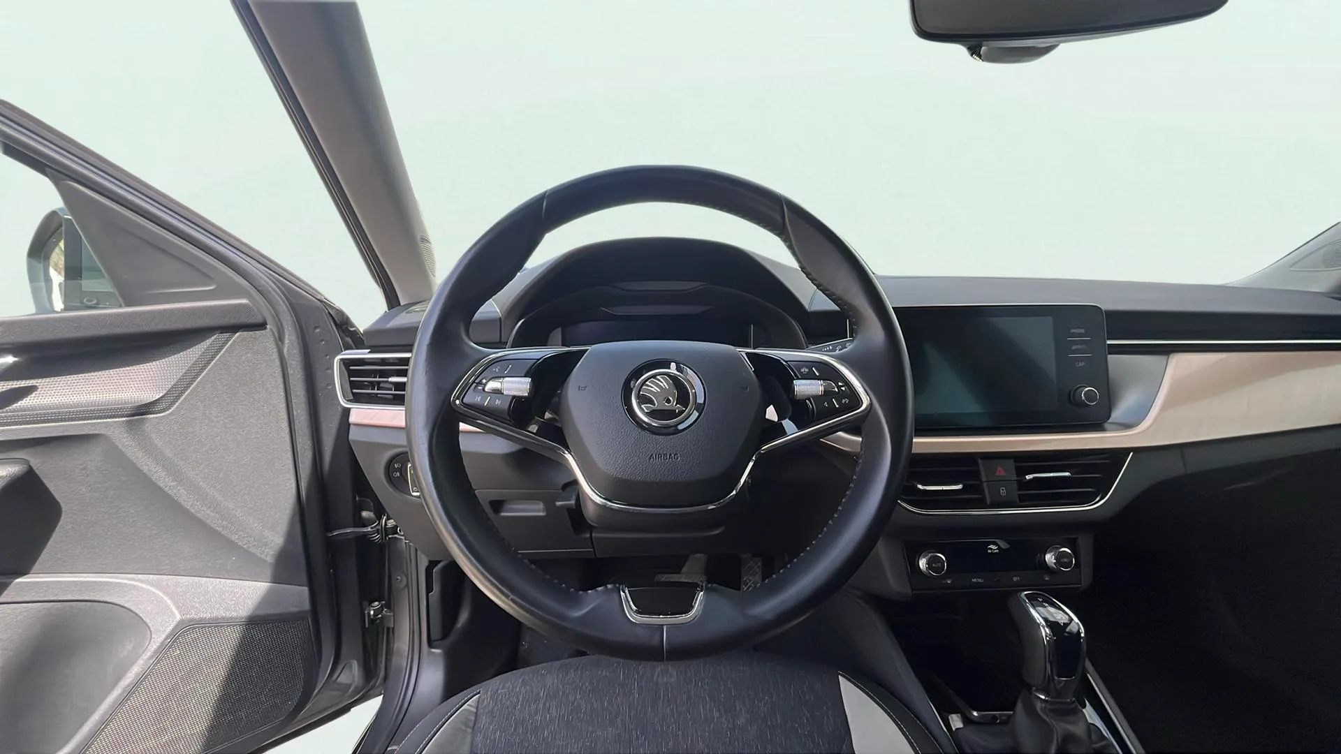 Škoda Kamiq 1.0 TSI DSG Sport - foto 13