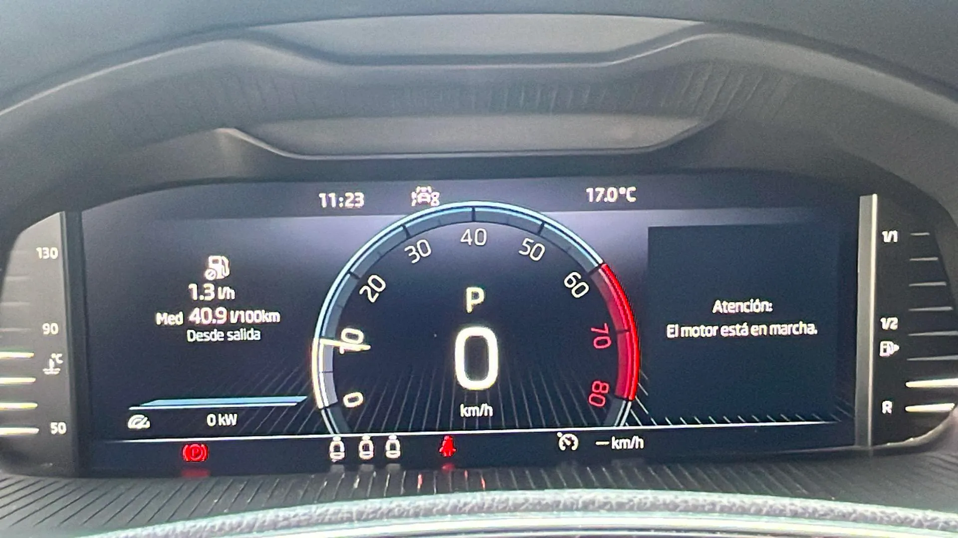 Škoda Kamiq 1.0 TSI DSG Sport - foto 17