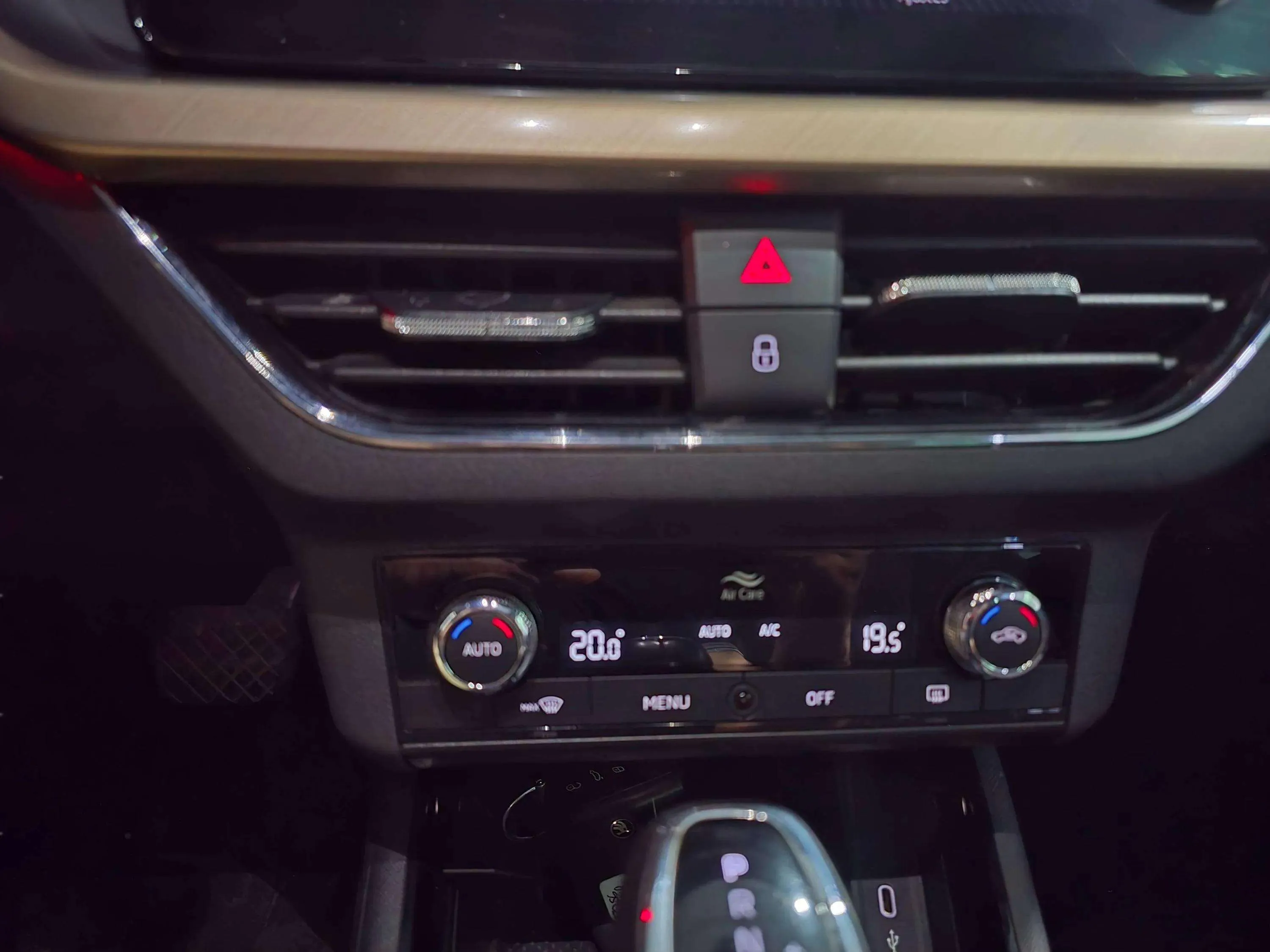 Škoda Kamiq 1.0 TSI DSG Sport - foto 15
