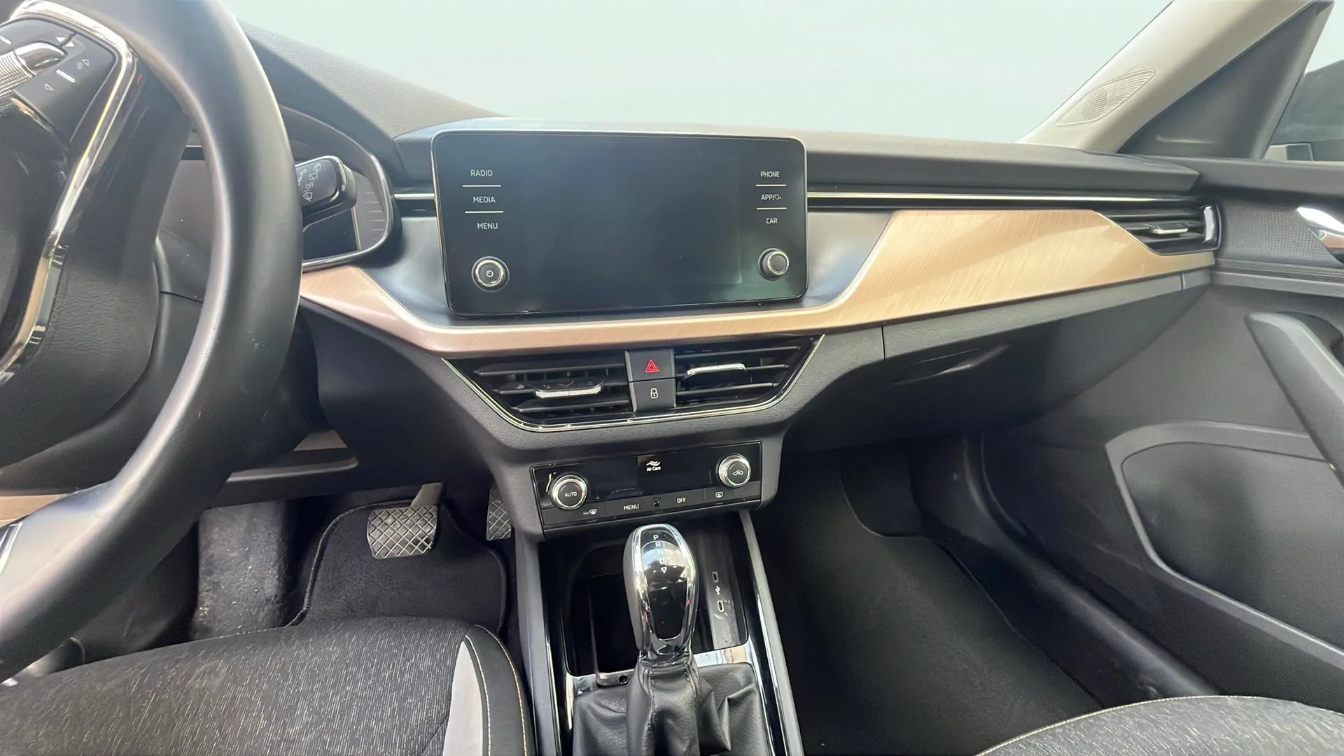 Škoda Kamiq 1.0 TSI DSG Sport - foto 11
