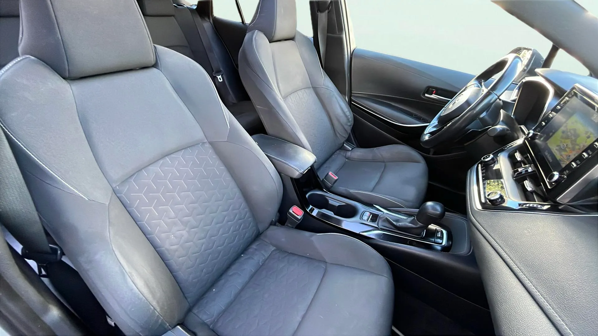 Toyota Corolla 2.0 180H Advance E-CVT Touring Sport - foto 19