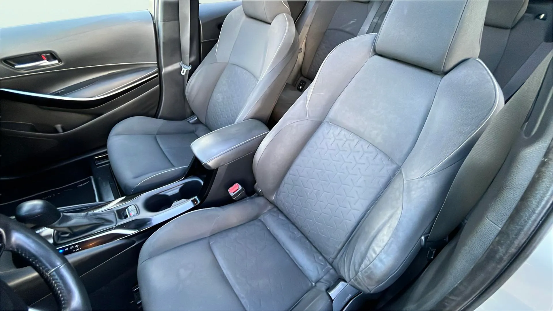 Toyota Corolla 2.0 180H Advance E-CVT Touring Sport - foto 18