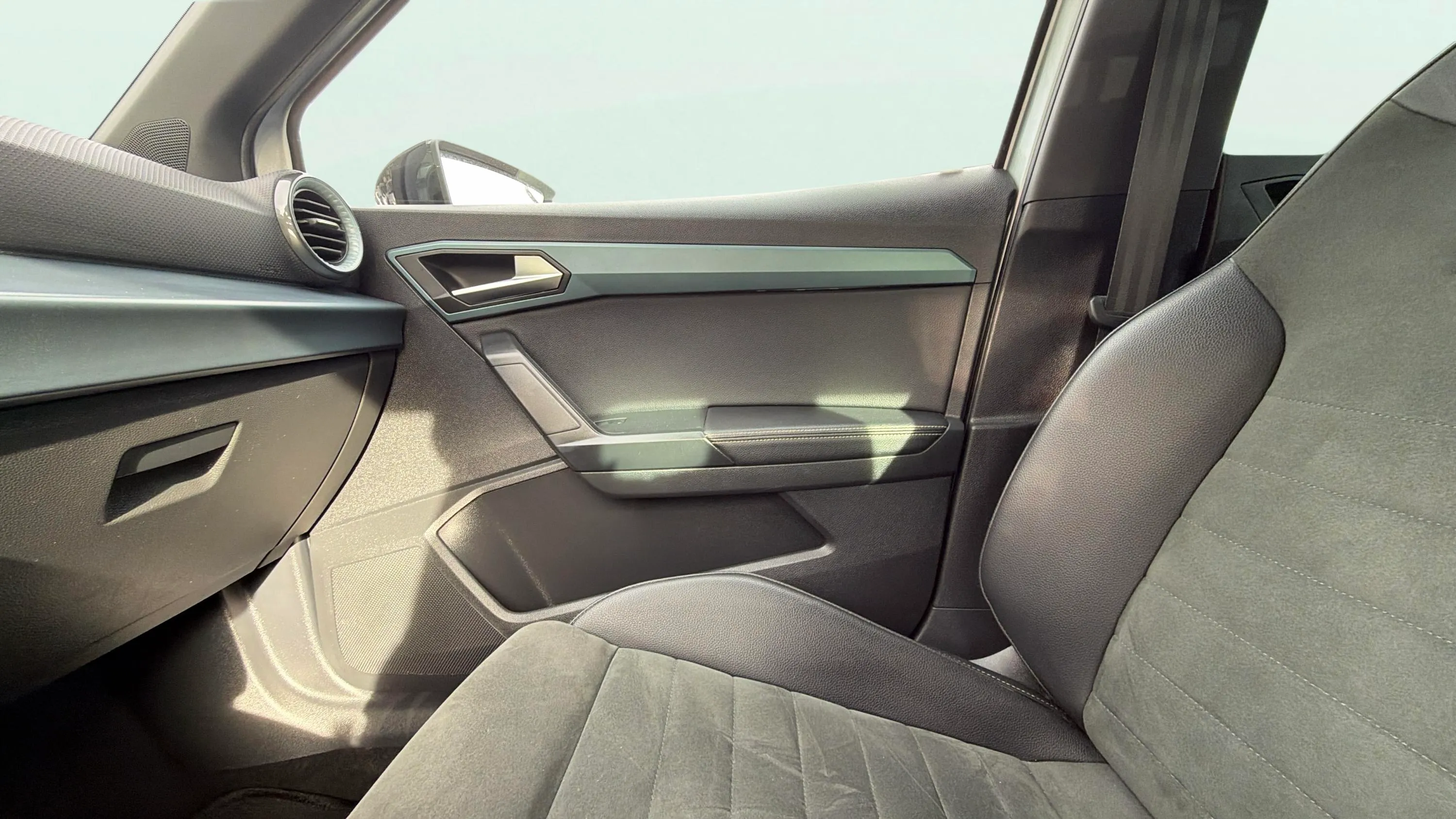 SEAT Arona 1.5 TSI DSG Special Edition - foto 32