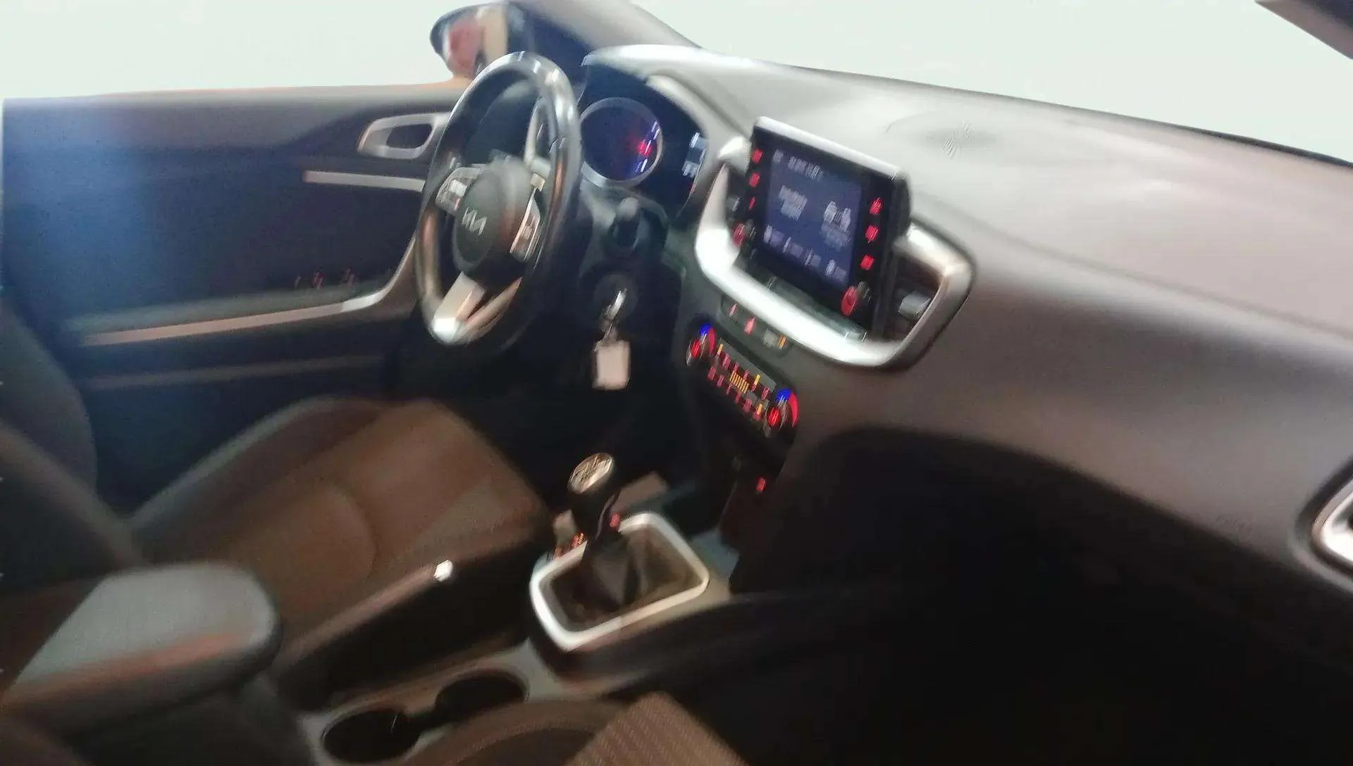 Kia Ceed 1.6 MHEV iMT Drive - foto 14