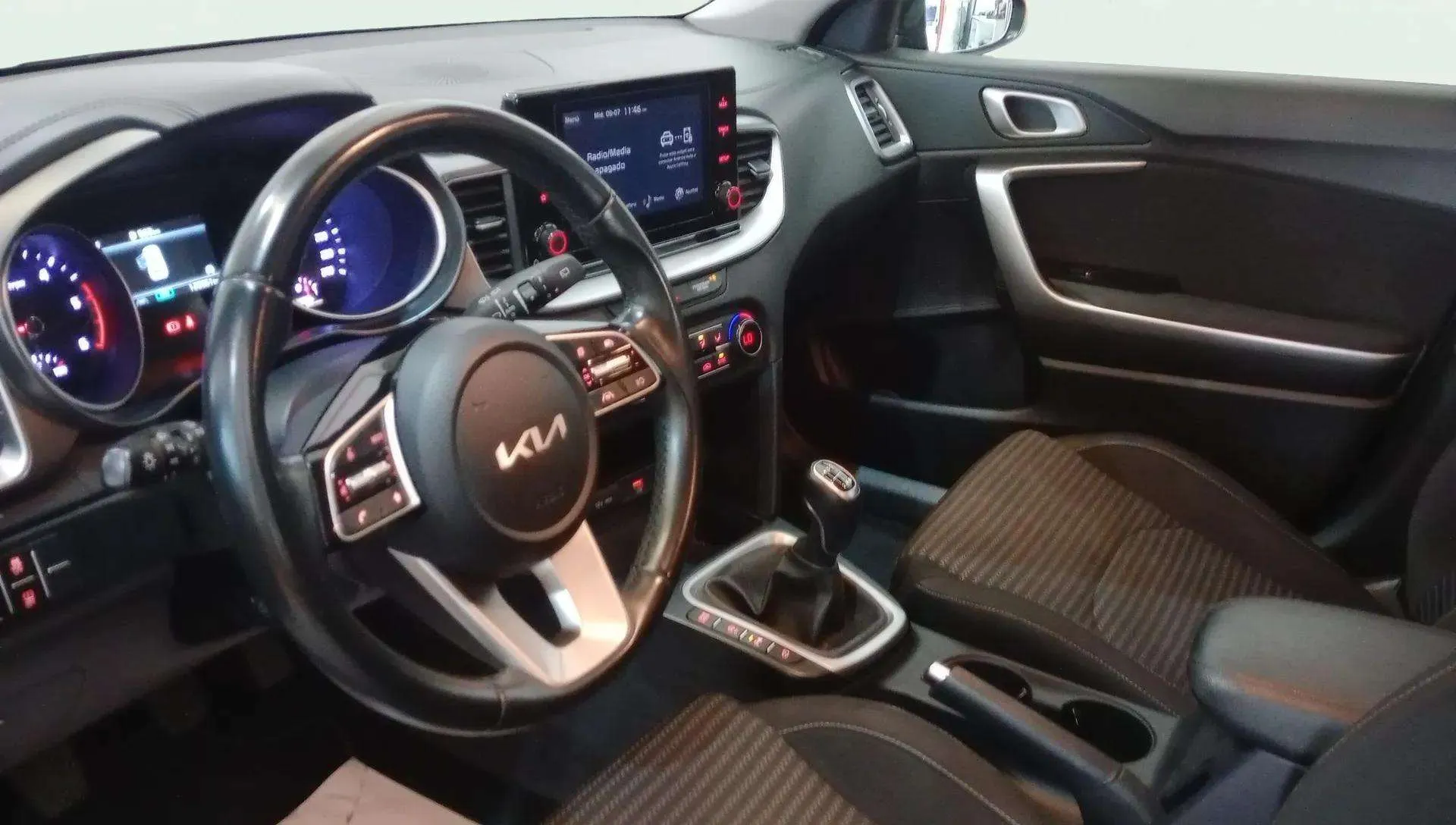 Kia Ceed 1.6 MHEV iMT Drive - foto 13