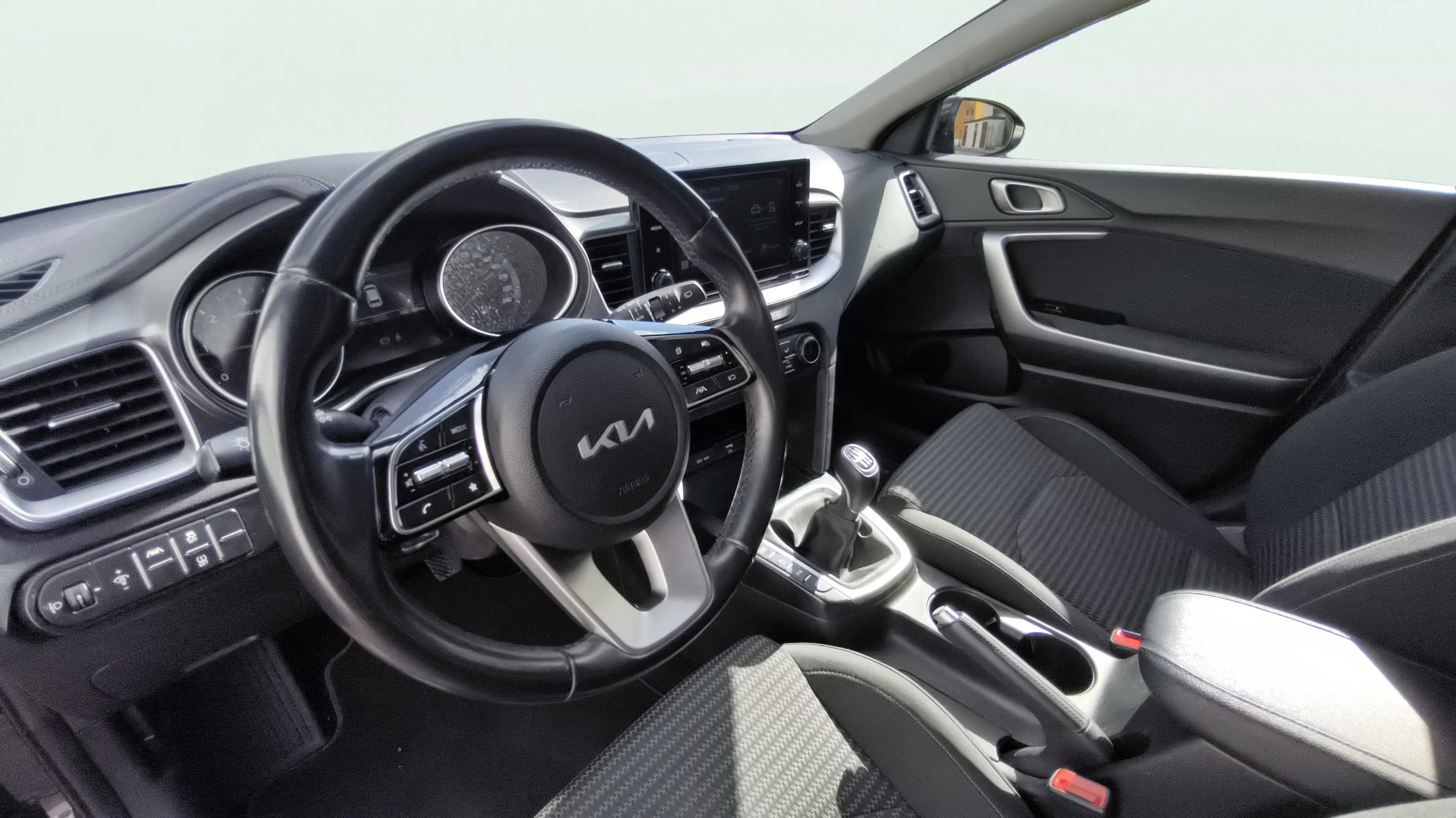 Kia Ceed 1.6 MHEV iMT Drive - foto 14