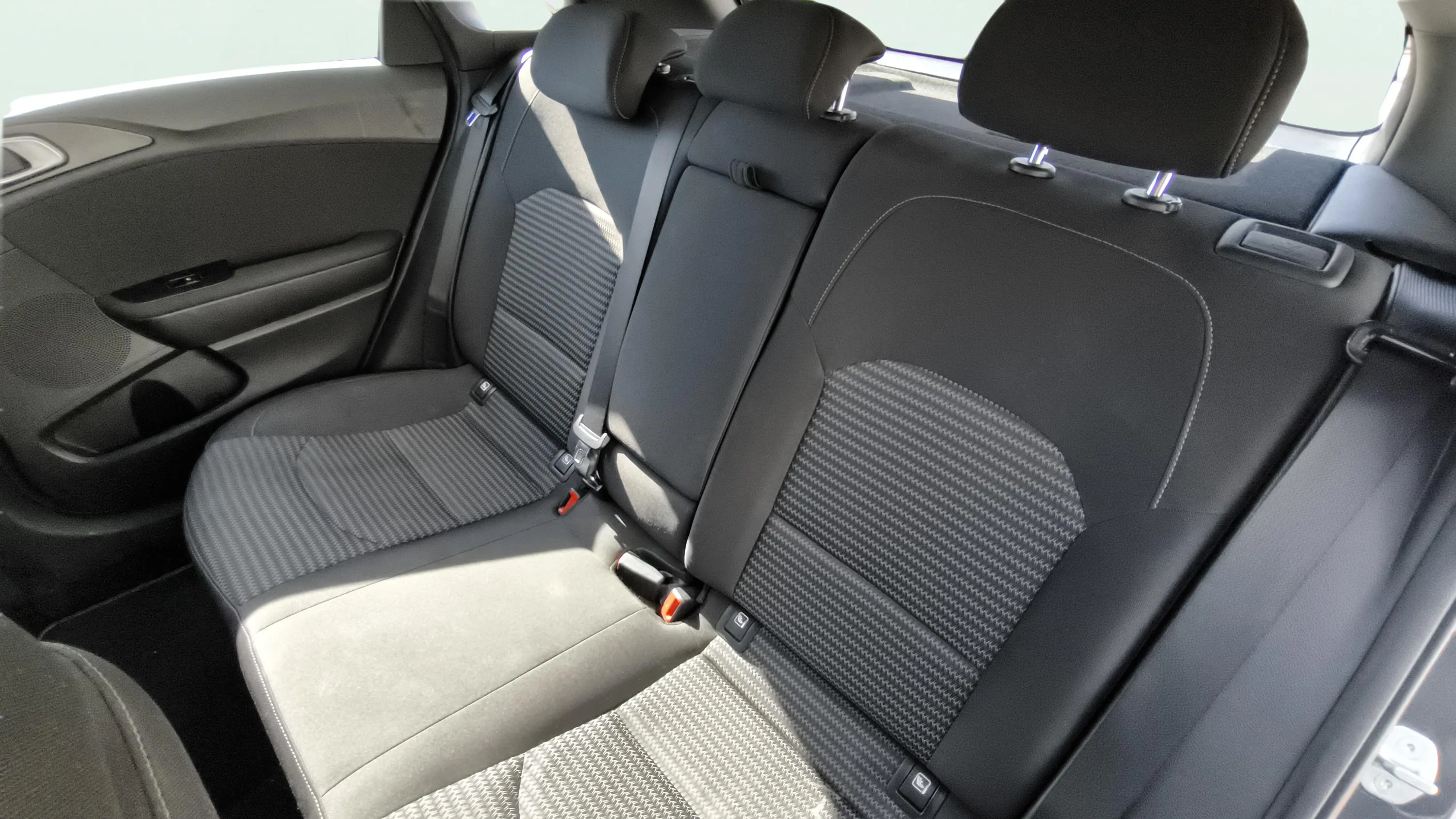 Kia Ceed 1.6 MHEV iMT Drive - foto 28