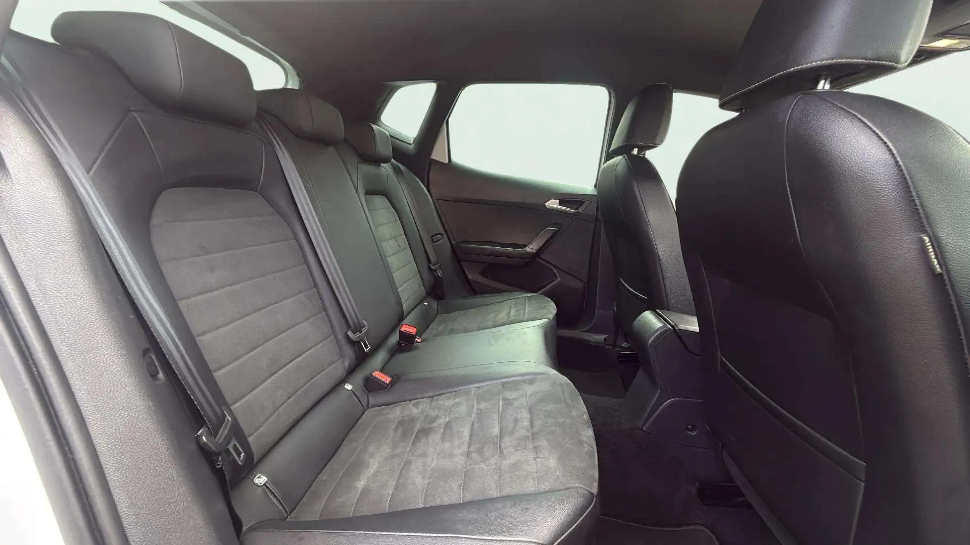 SEAT Arona 1.5 TSI DSG Special Edition - foto 17