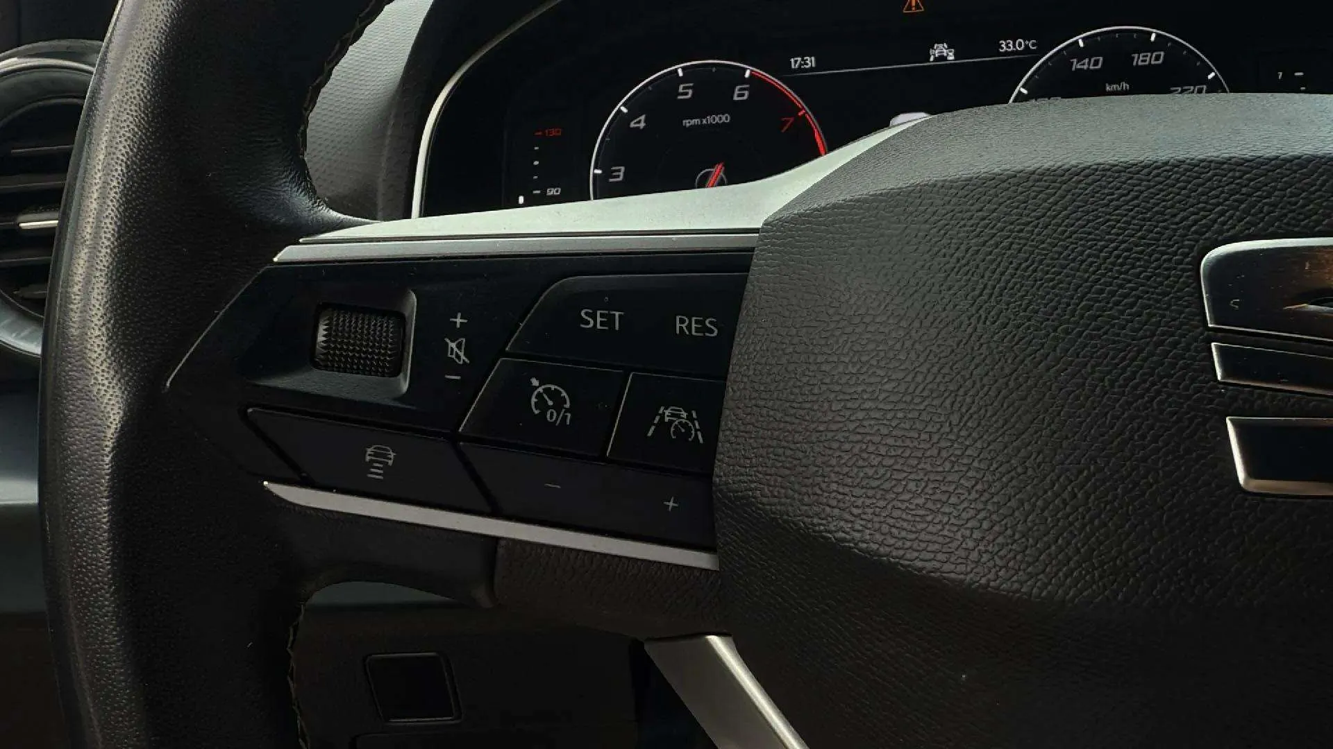 SEAT Arona 1.5 TSI DSG Special Edition - foto 11