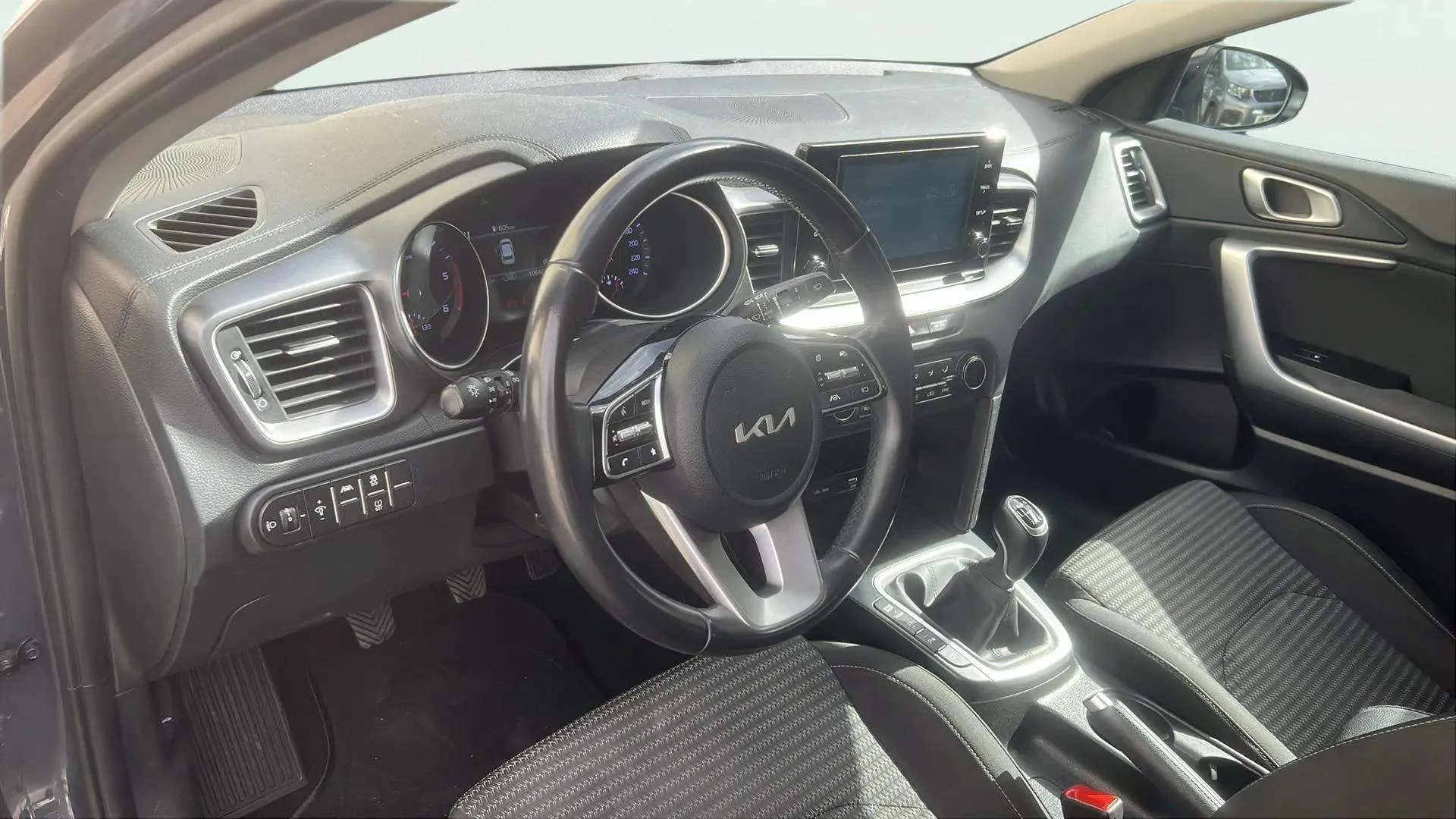Kia Ceed 1.6 MHEV iMT Drive - foto 9