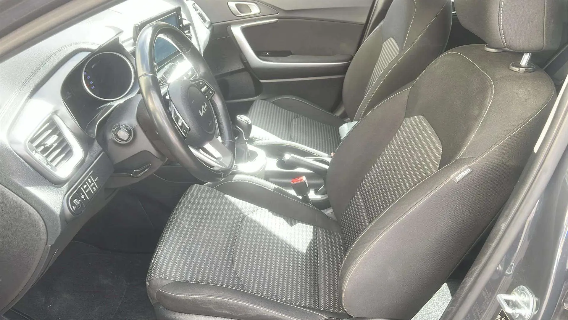 Kia Ceed 1.6 MHEV iMT Drive - foto 22