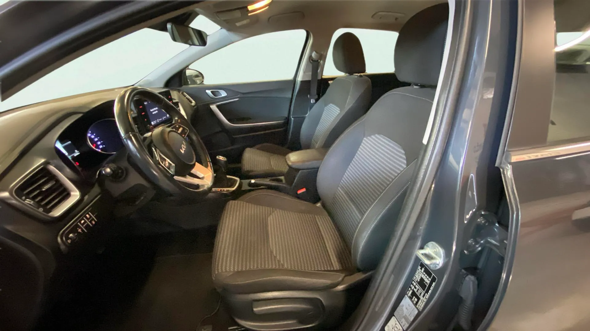 Kia Ceed 1.6 MHEV iMT Drive - foto 10