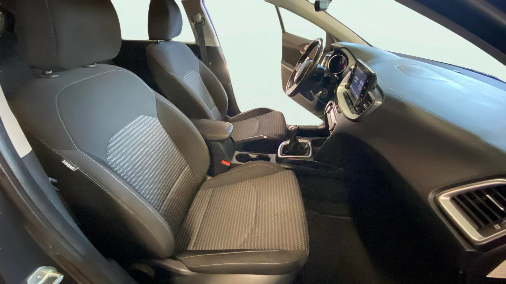 Kia Ceed 1.6 MHEV iMT Drive - foto 11