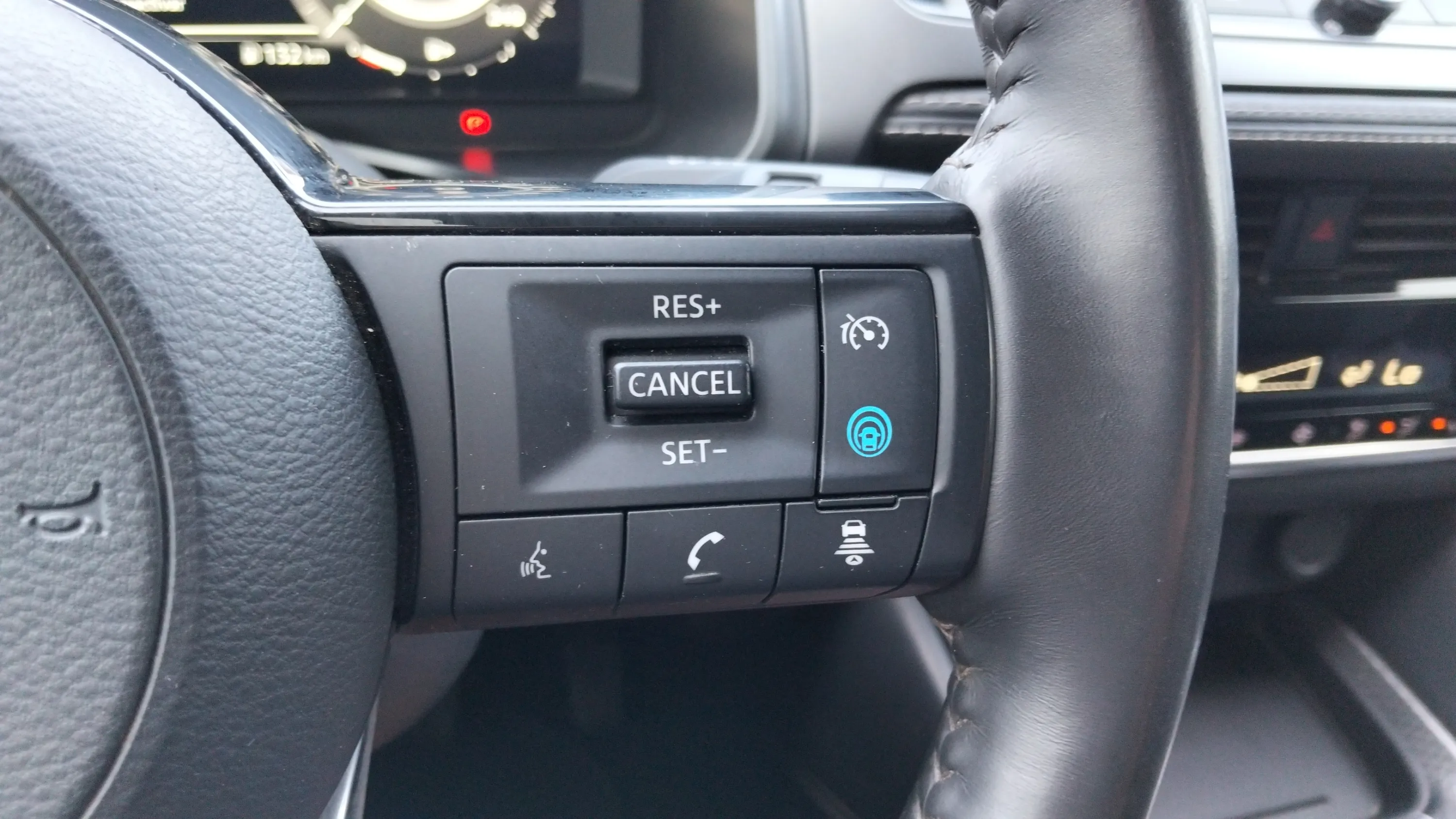 Nissan Qashqai DIG-T N-Connecta - foto 21