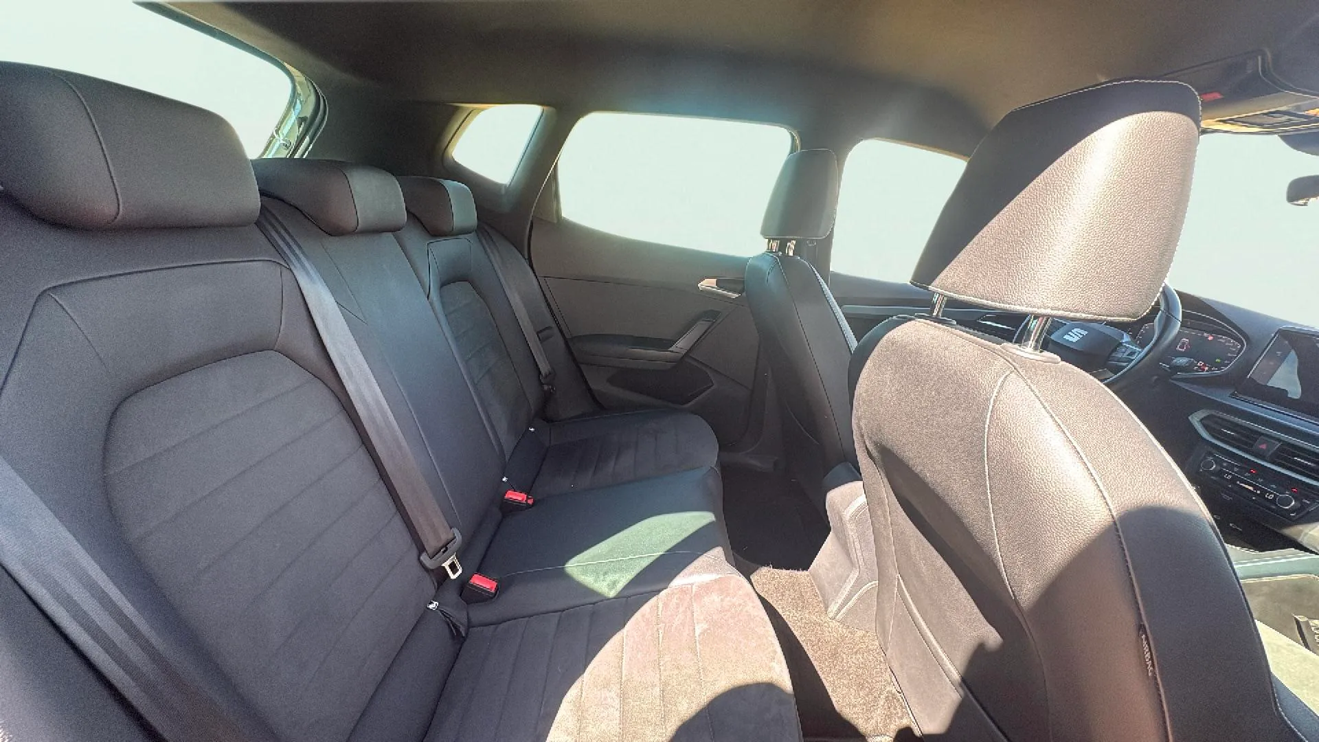 SEAT Arona 1.5 TSI DSG Special Edition - foto 18