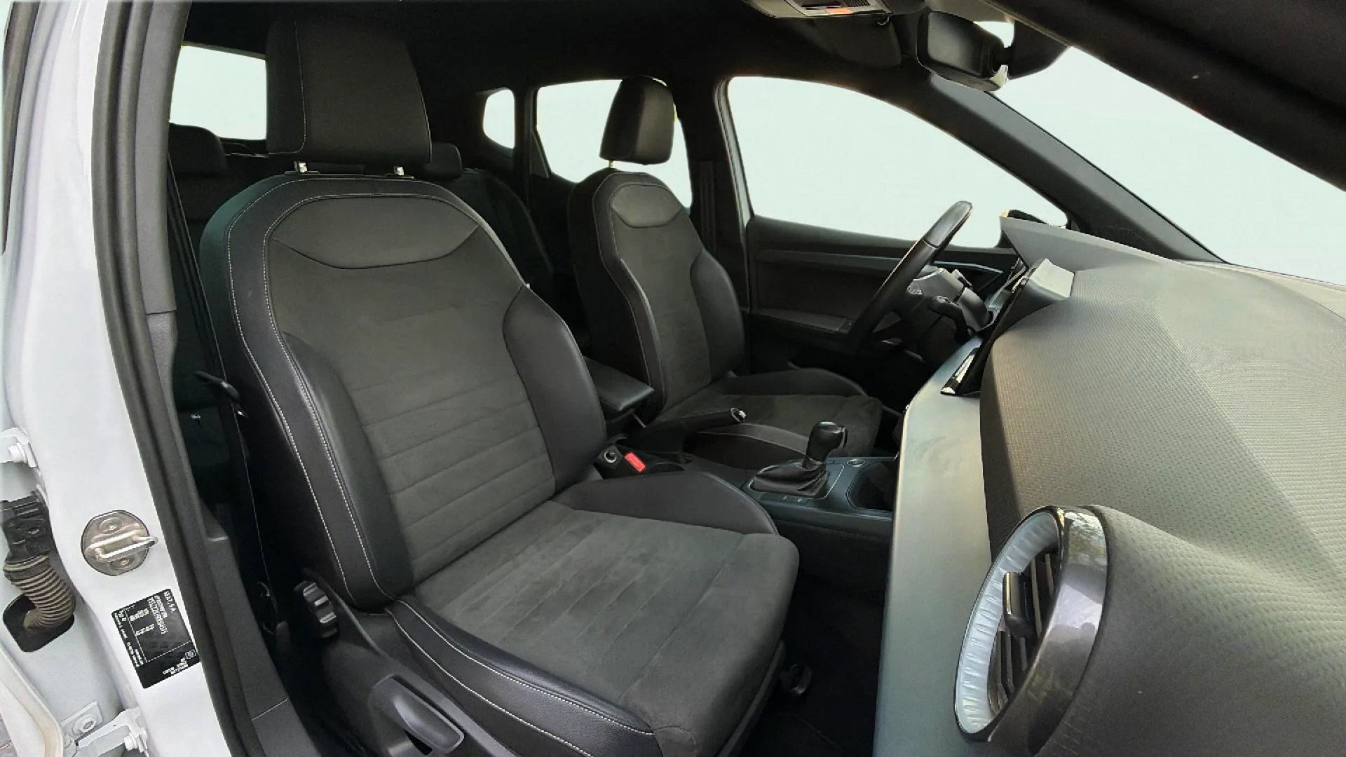 SEAT Arona 1.5 TSI DSG Special Edition - foto 25