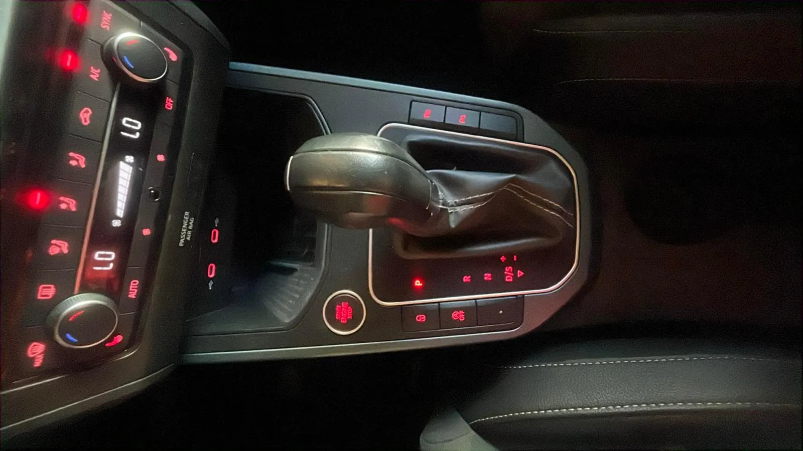 SEAT Arona 1.5 TSI DSG Special Edition - foto 11