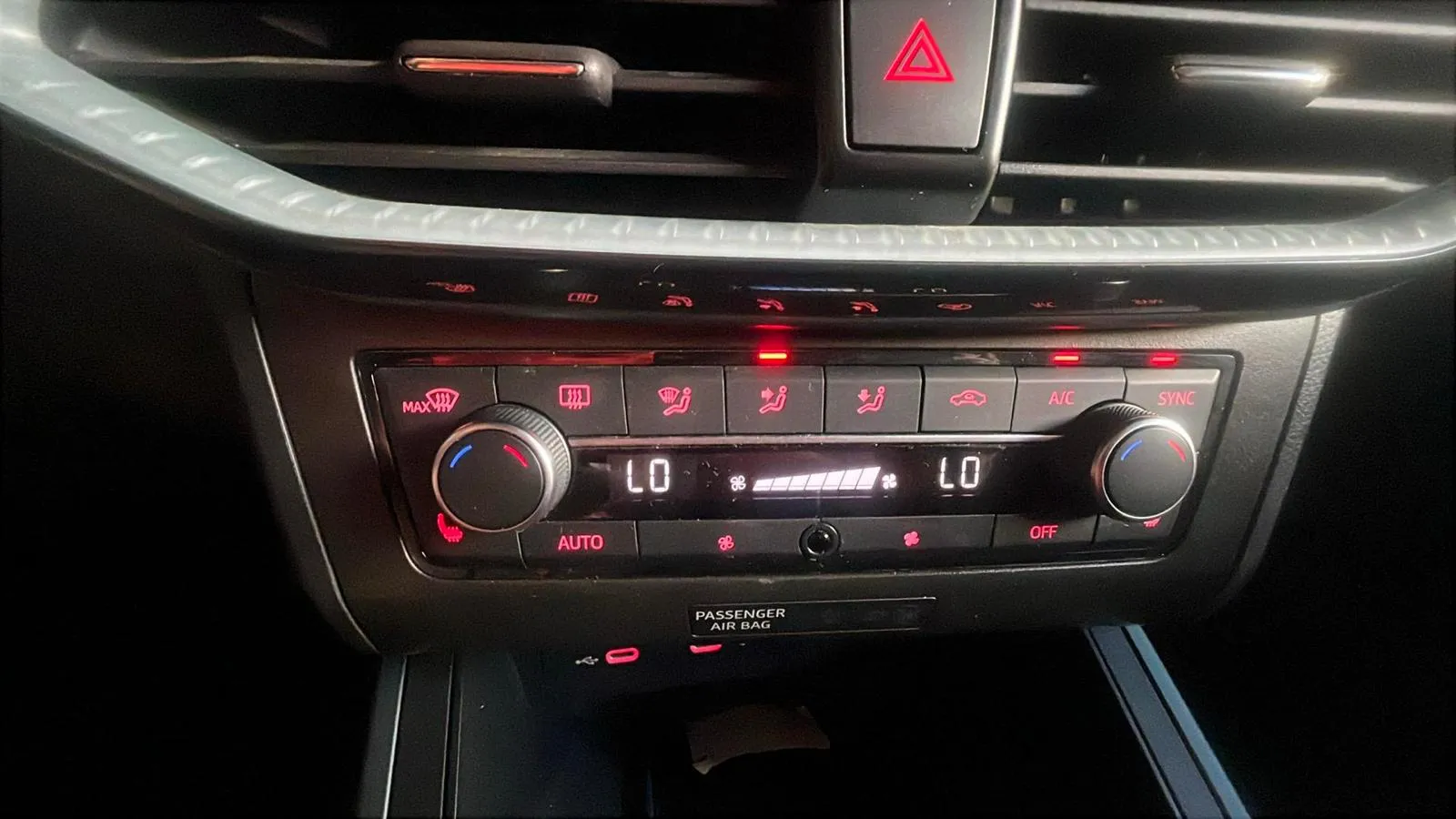 SEAT Arona 1.5 TSI DSG Special Edition - foto 12
