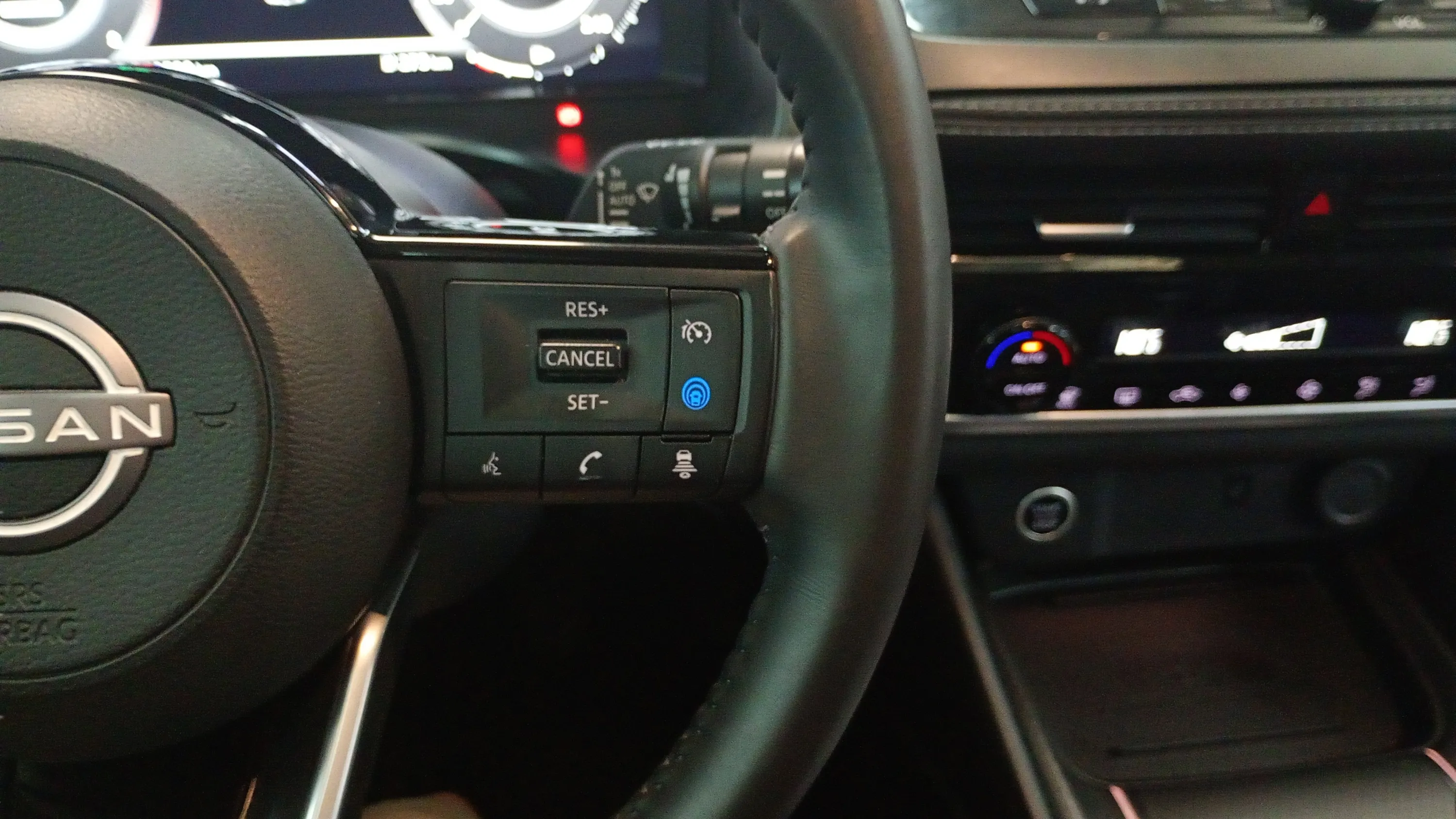 Nissan Qashqai DIG-T N-Connecta - foto 18