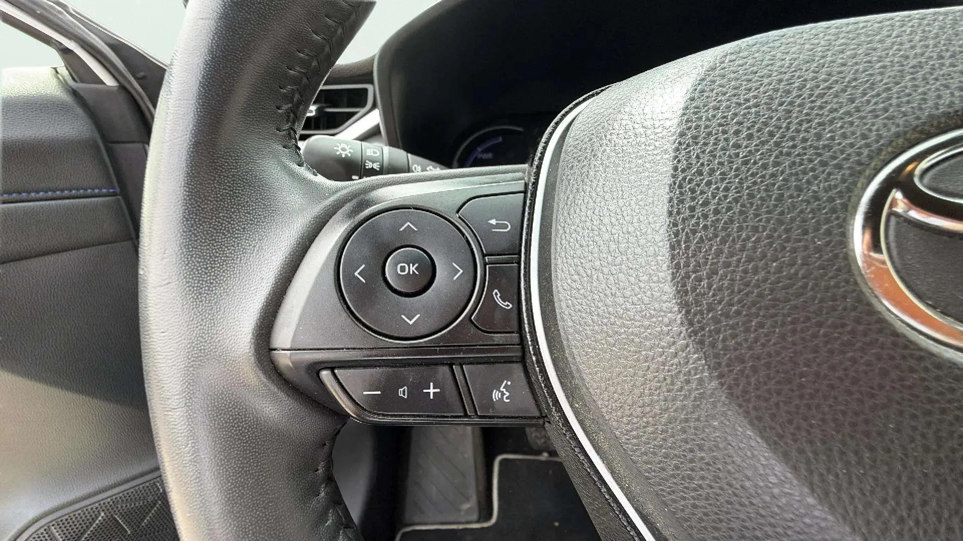 Toyota RAV4 2.5l 220H Feel! - foto 22