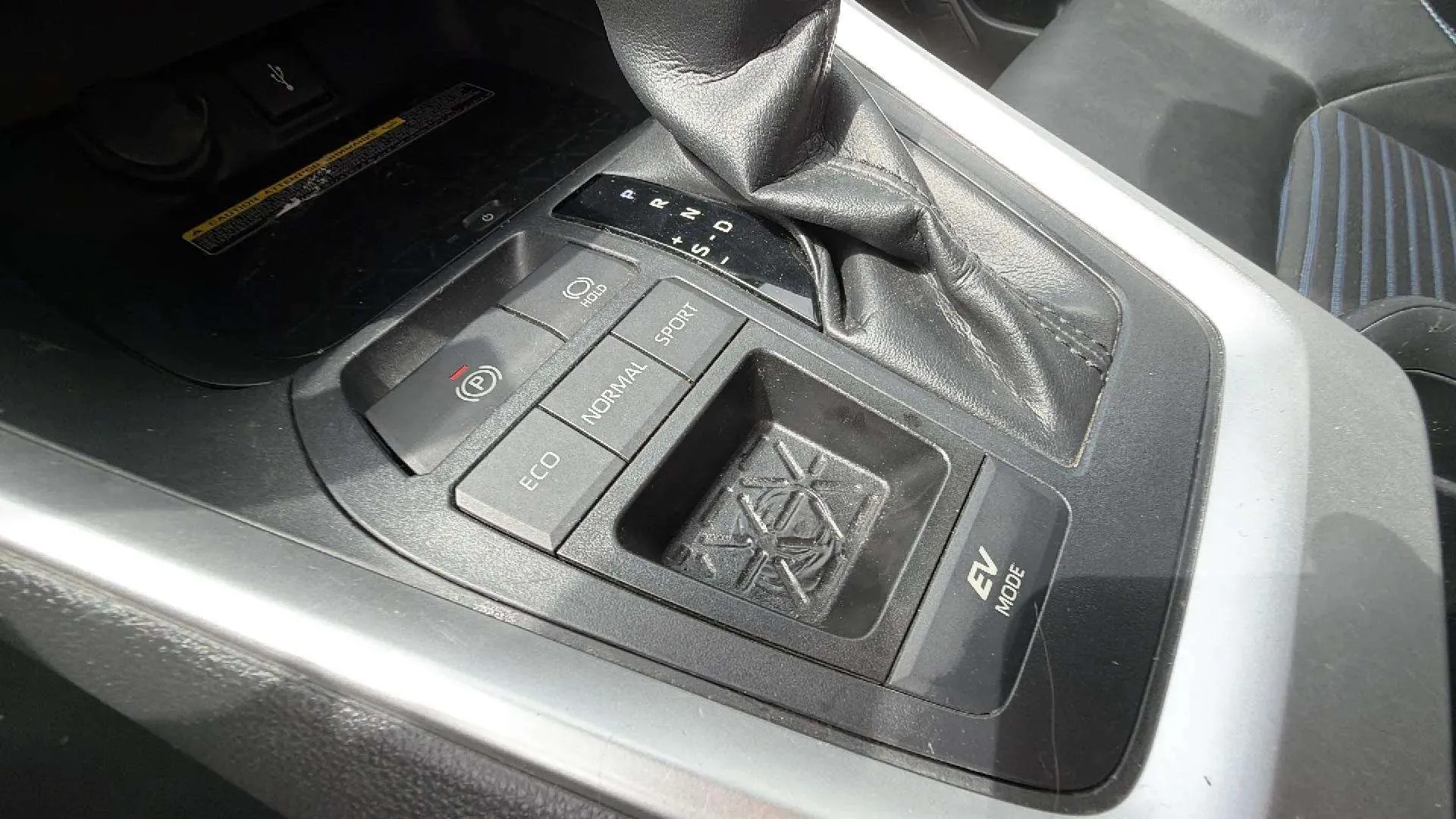 Toyota RAV4 2.5l 220H Feel! - foto 27