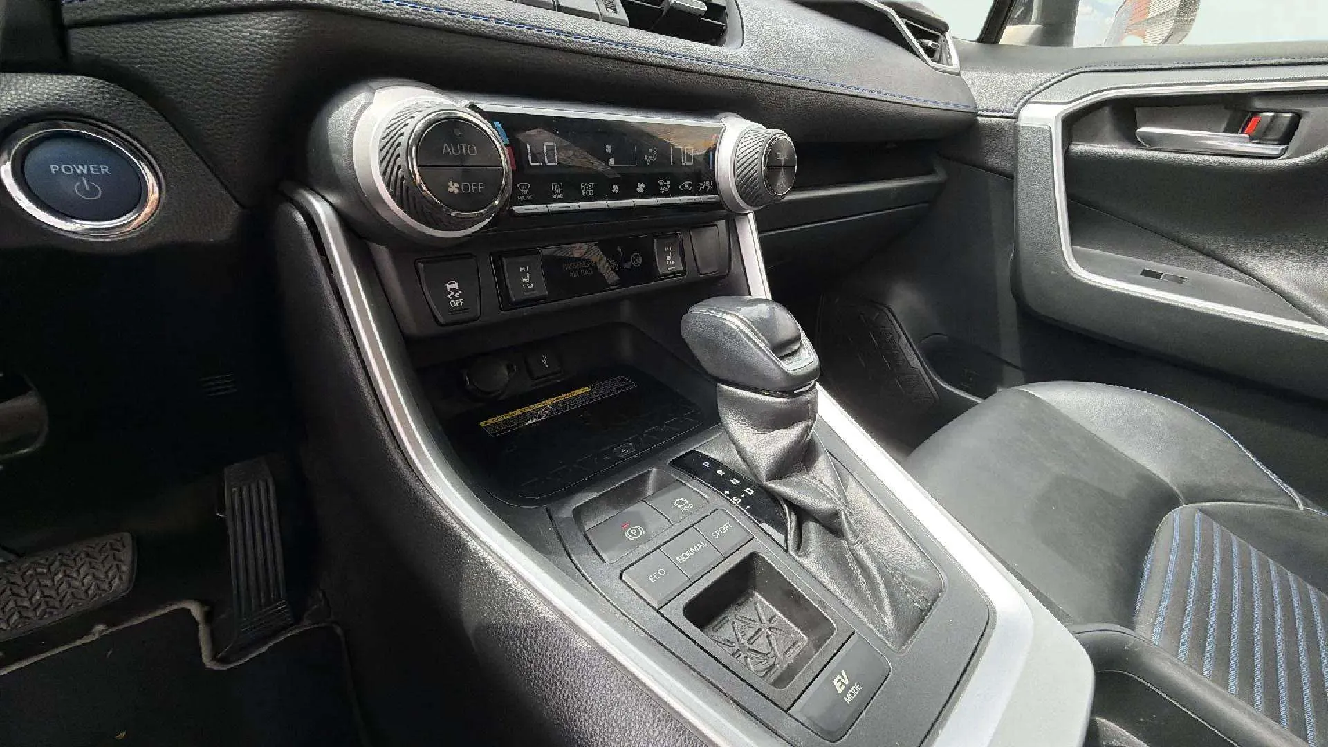 Toyota RAV4 2.5l 220H Feel! - foto 20