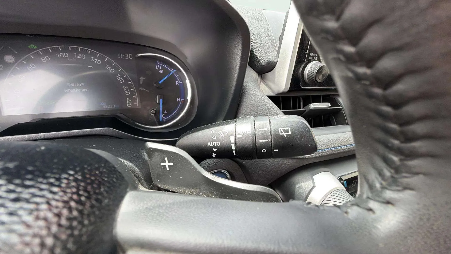 Toyota RAV4 2.5l 220H Feel! - foto 24