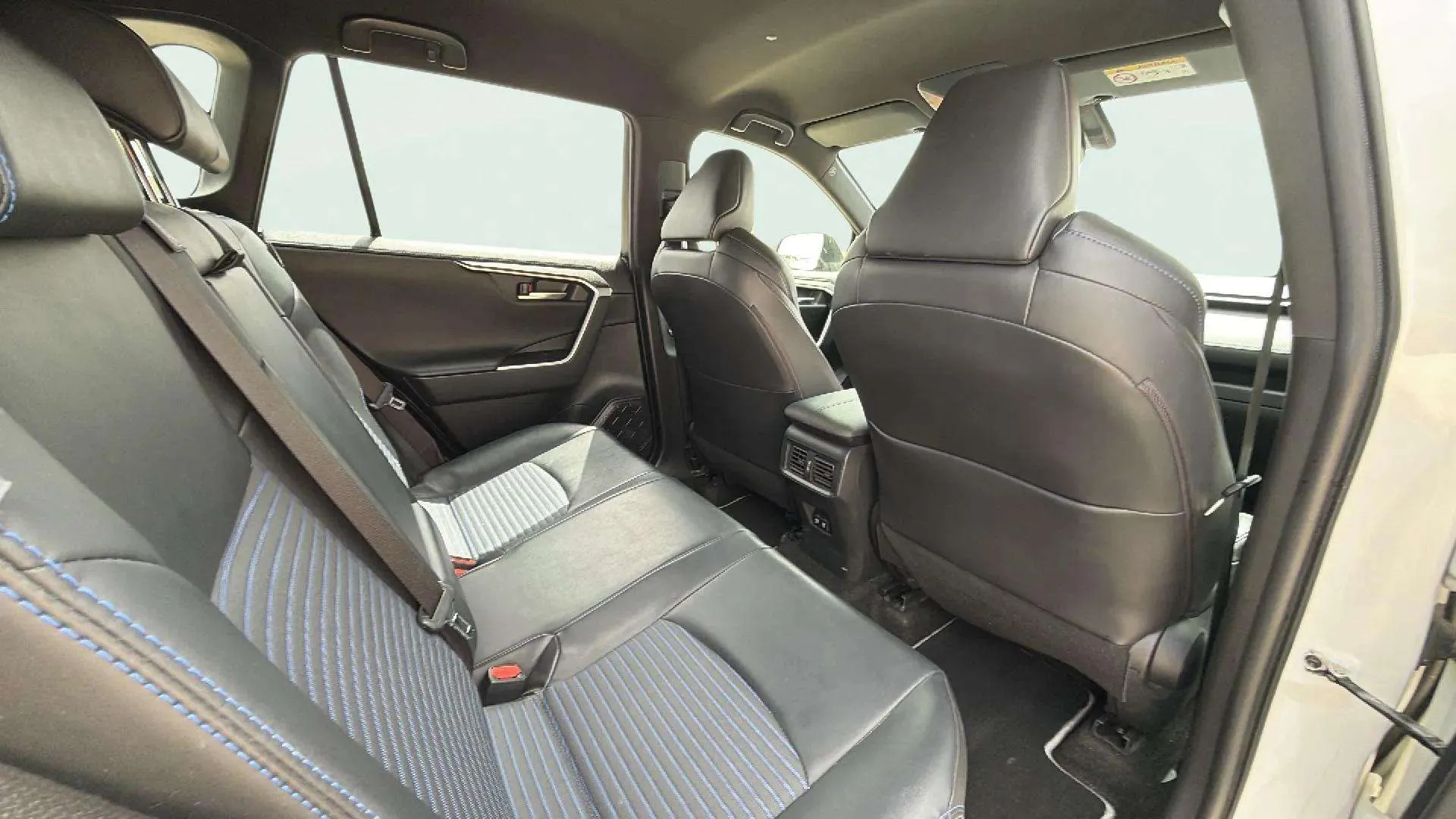 Toyota RAV4 2.5l 220H Feel! - foto 14