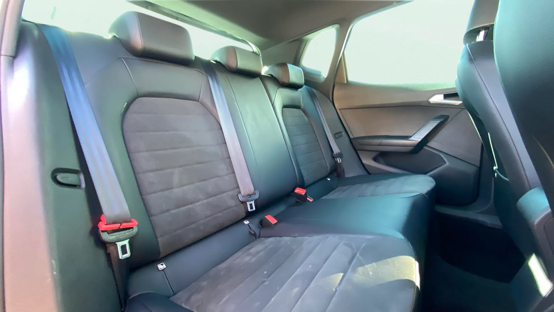 SEAT Arona 1.5 TSI DSG Special Edition - foto 14