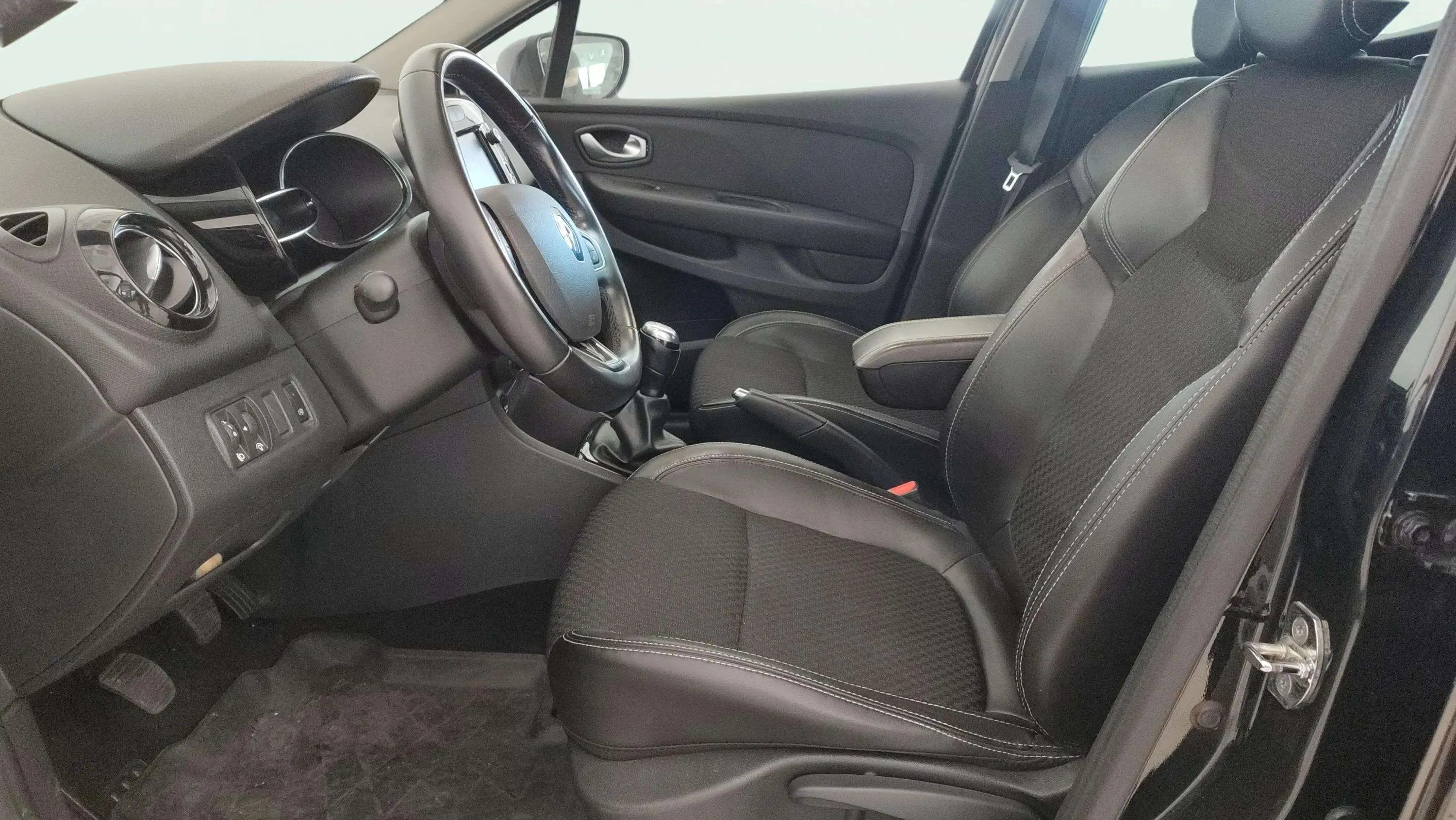 Renault Clio Zen TCe -18 - foto 11