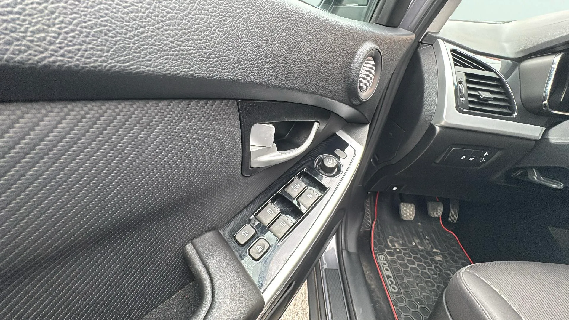 SsangYong Korando D22T Premium 4x2 - foto 7