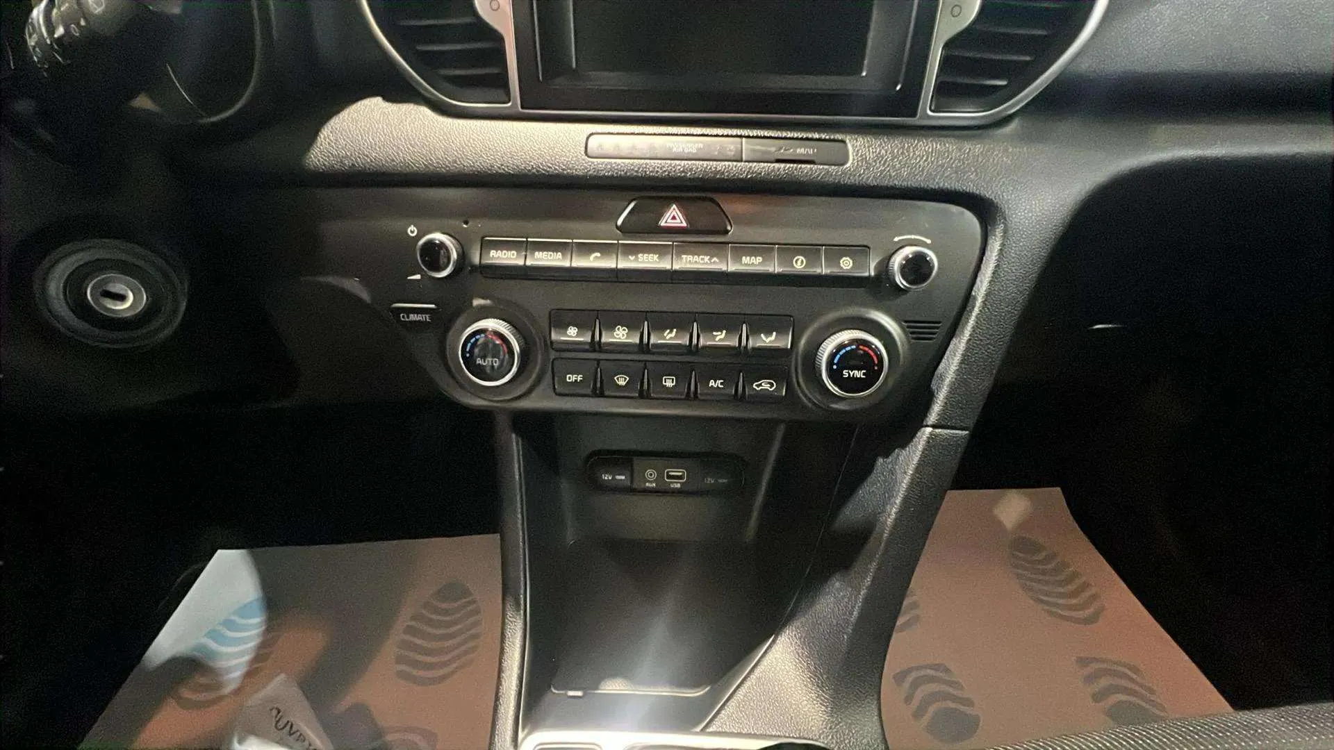 Kia Sportage 1.6 GDi Business 4x2 - foto 12