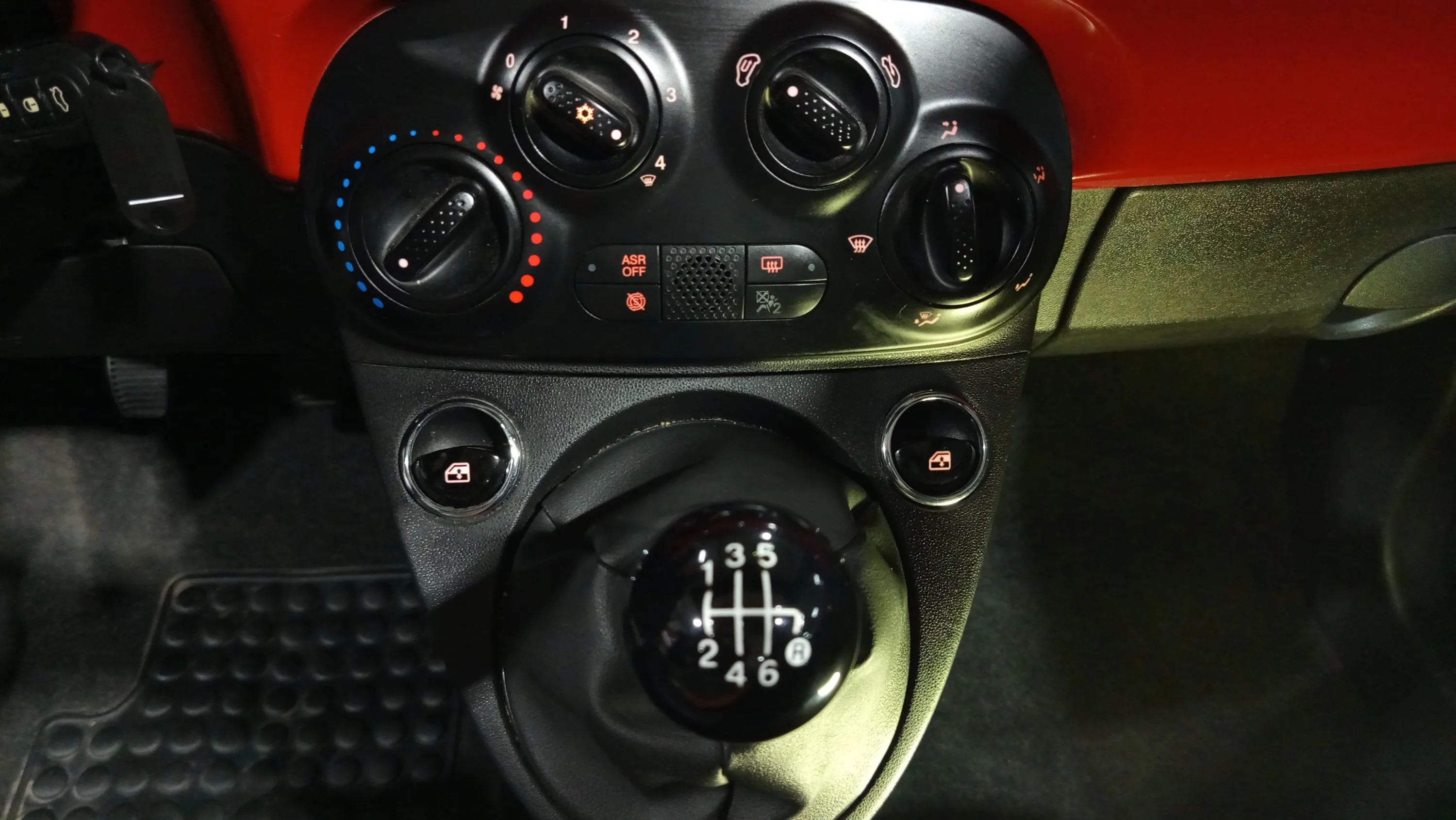 Fiat 500 Club 1.0 Hybrid - foto 24
