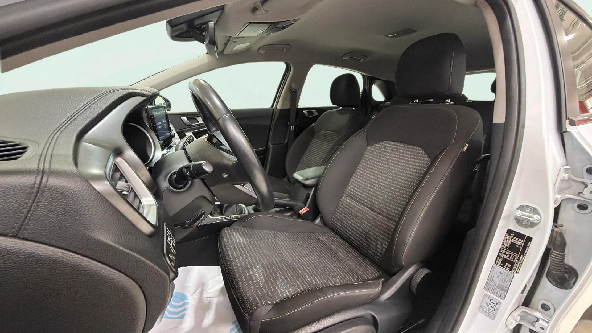 Kia Ceed 1.6 MHEV iMT Drive - foto 26