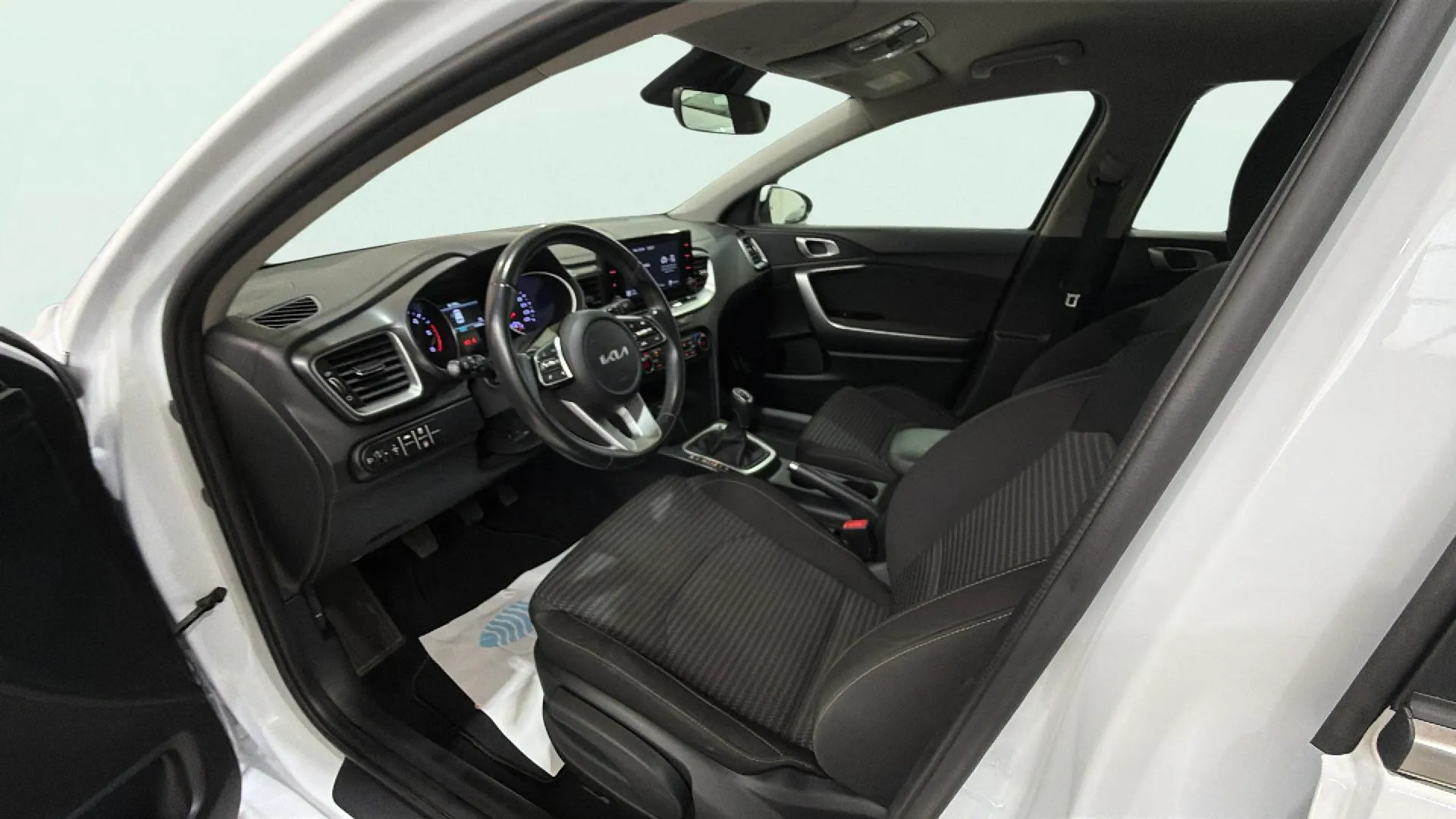 Kia Ceed 1.6 MHEV iMT Drive - foto 12