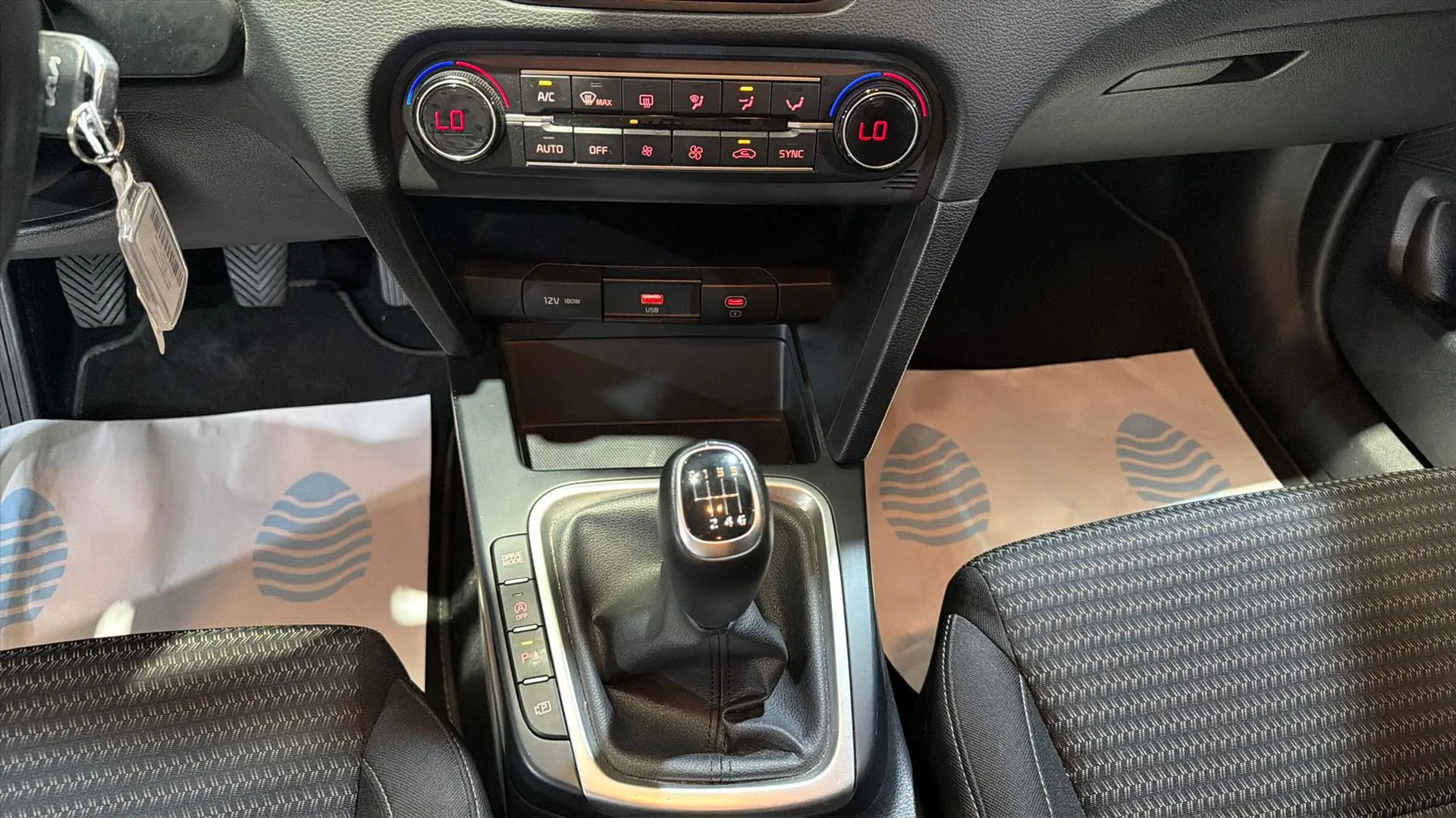 Kia Ceed 1.6 MHEV iMT Drive - foto 11